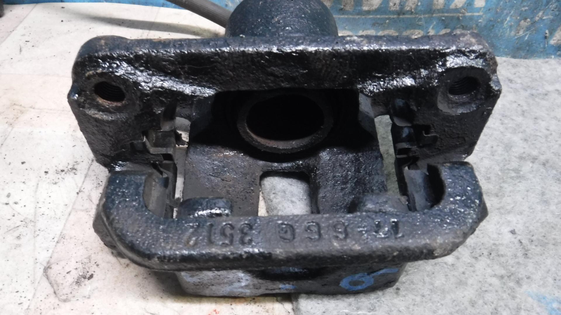 Суппорт правый задний NISSAN ELGRAND MNE51 <> 3 ракурс