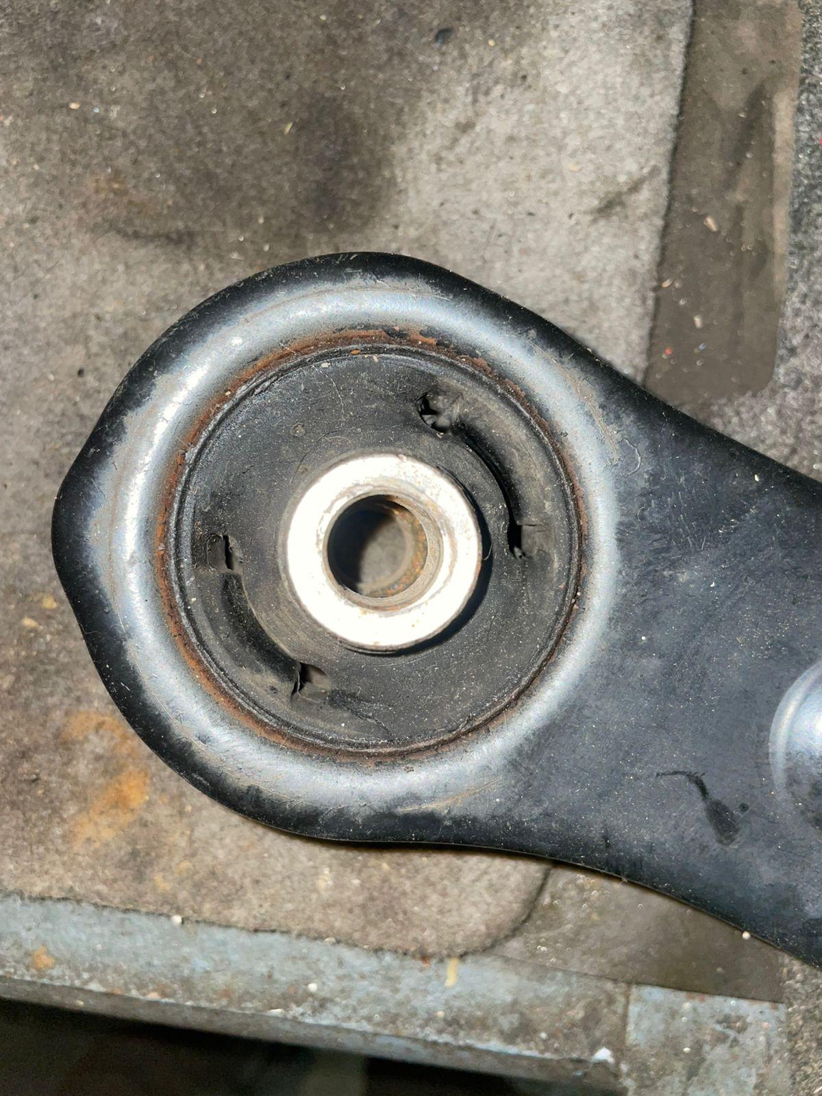 Рычаг правый передний нижний MITSUBISHI GRANDIS NA4W <> 1 ракурс