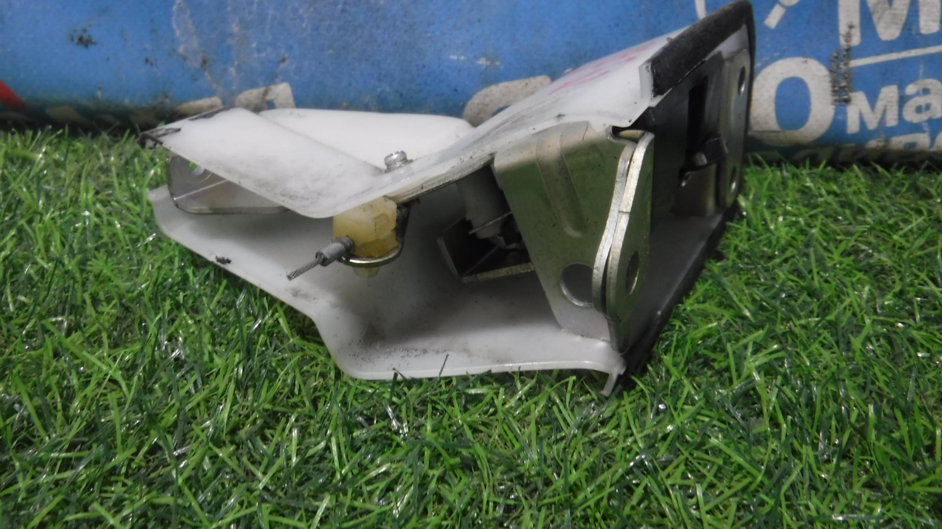 Замок двери левый задний NISSAN ELGRAND TE52, PE52, PNE52, TNE52 3 ракурс