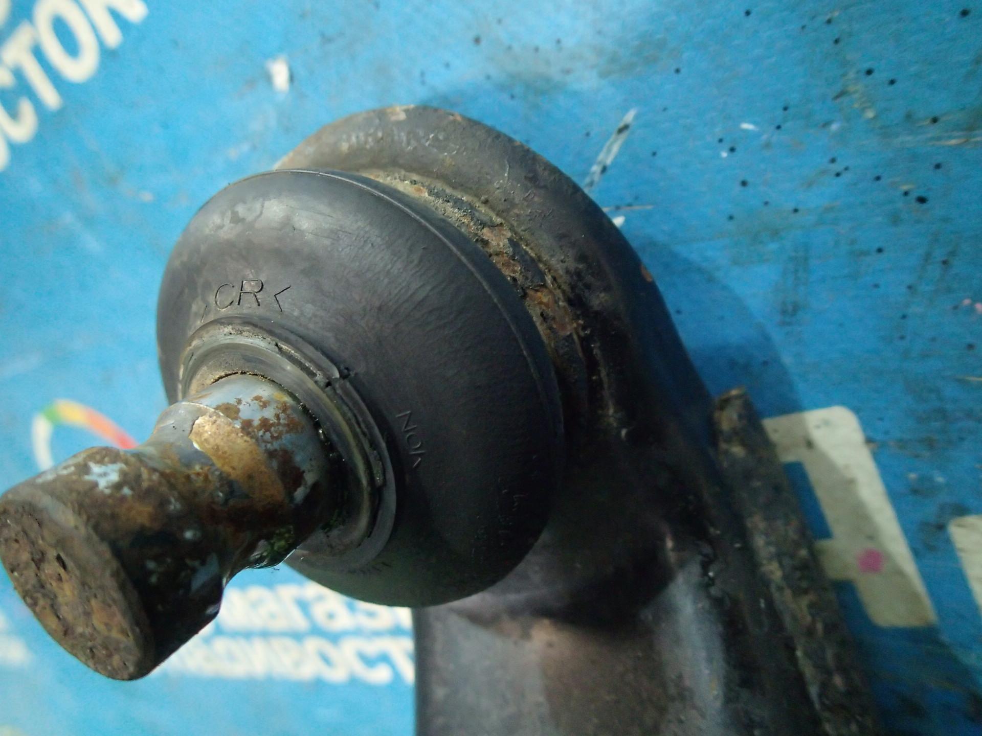 Рычаг правый передний нижний MITSUBISHI GRANDIS NA4W 4G69 2 ракурс