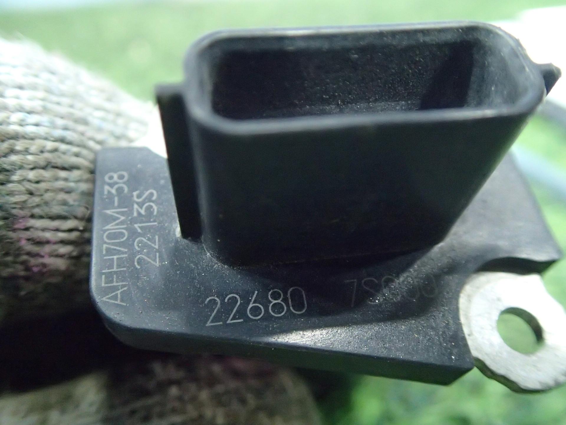 Датчик расхода воздуха NISSAN ELGRAND PE52 VQ35DE AFH70M-38.   22680 7S000 3 ракурс