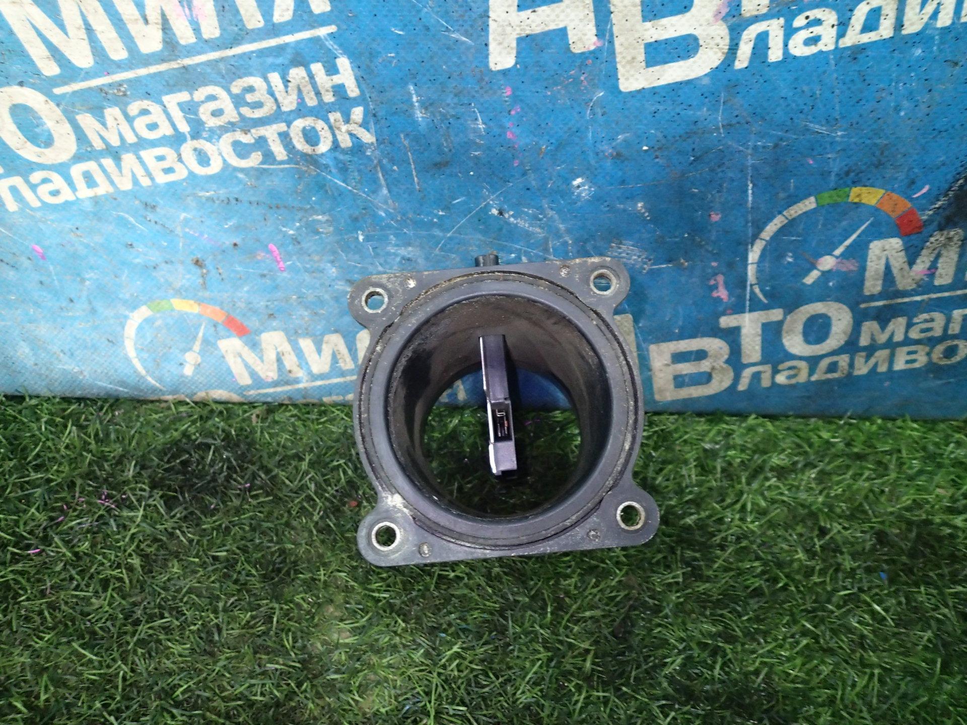 Датчик расхода воздуха NISSAN ELGRAND E51 <> 22680-CA000 2 ракурс