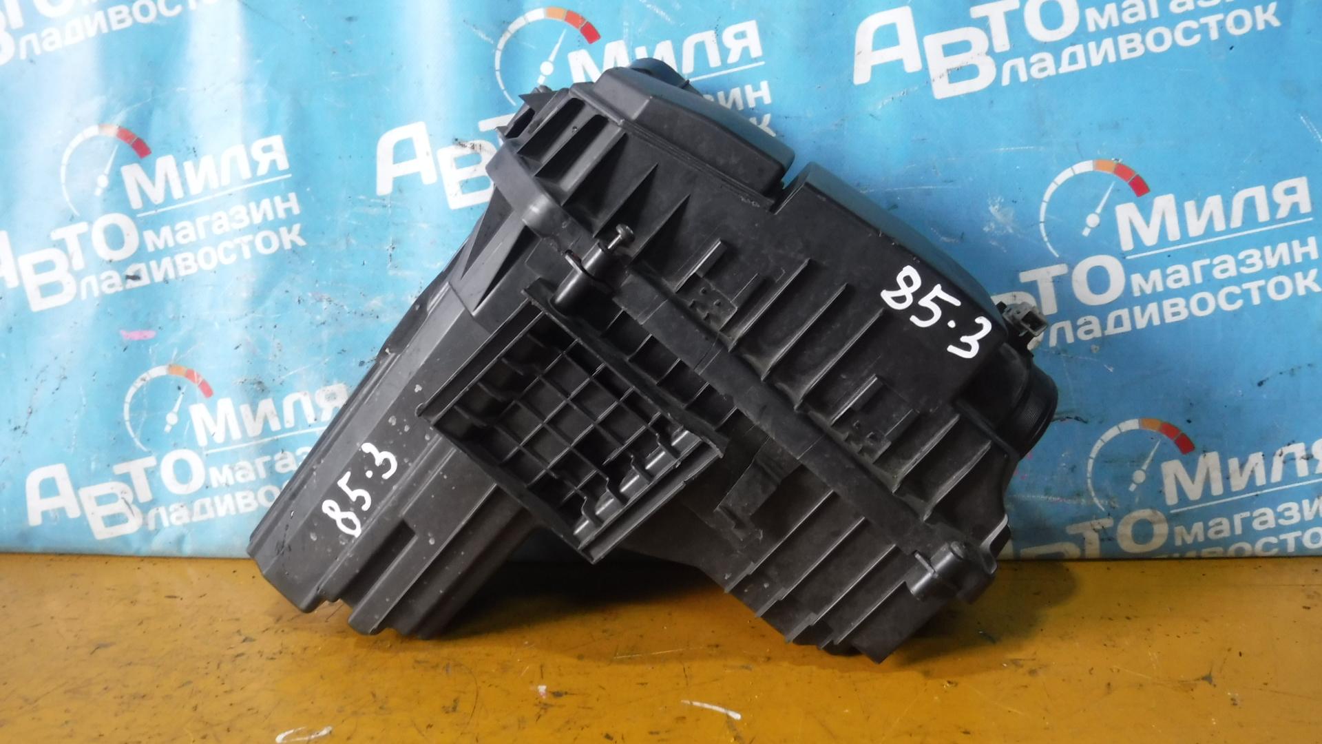 Корпус воздушного фильтра NISSAN ELGRAND TE52, PE52, PNE52, TNE52 VQ35DE 4 ракурс