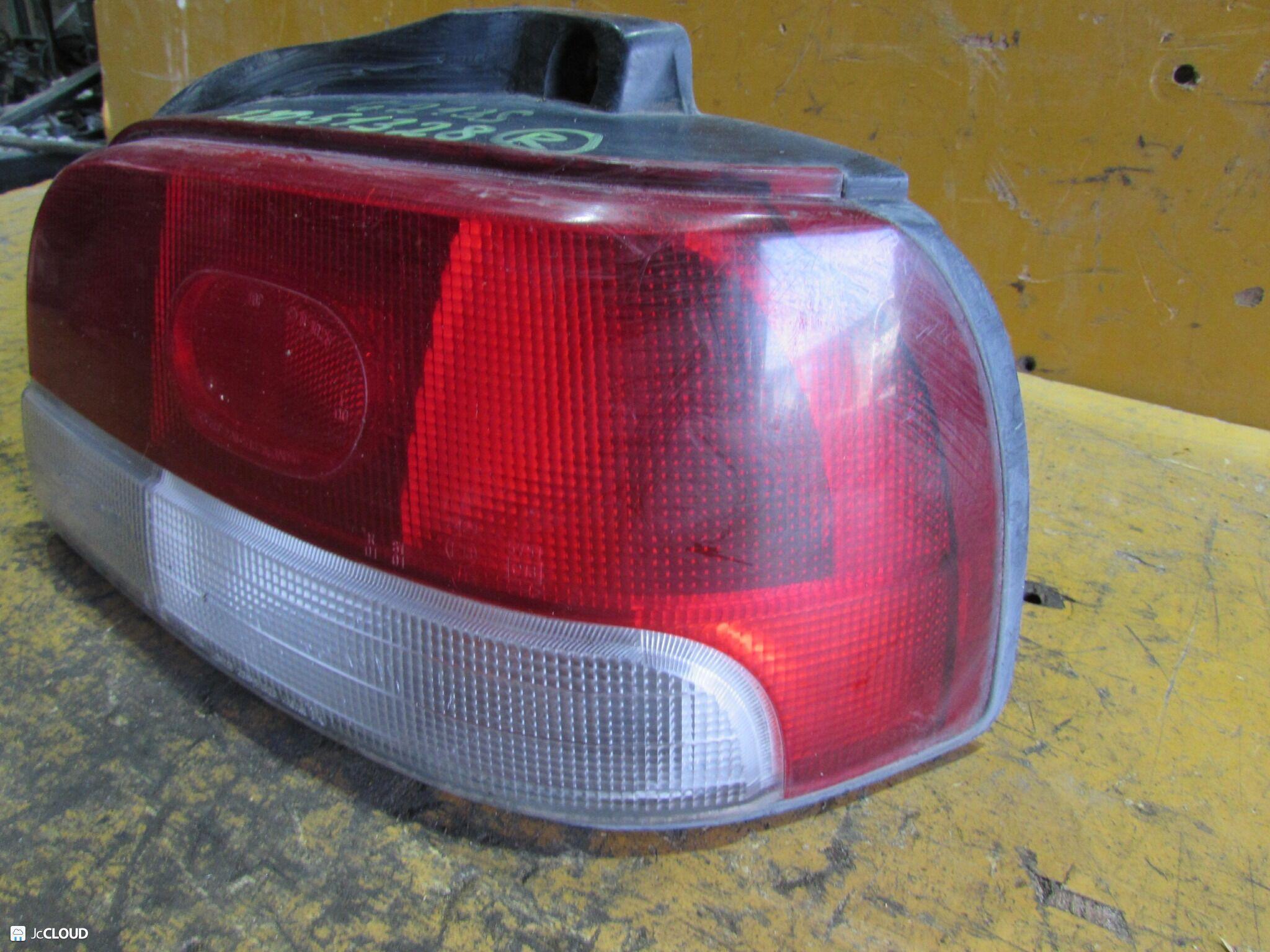 Стоп-сигнал правый задний DAIHATSU CHARADE G200S, G201S, G203S, G213S 22051328 3 ракурс