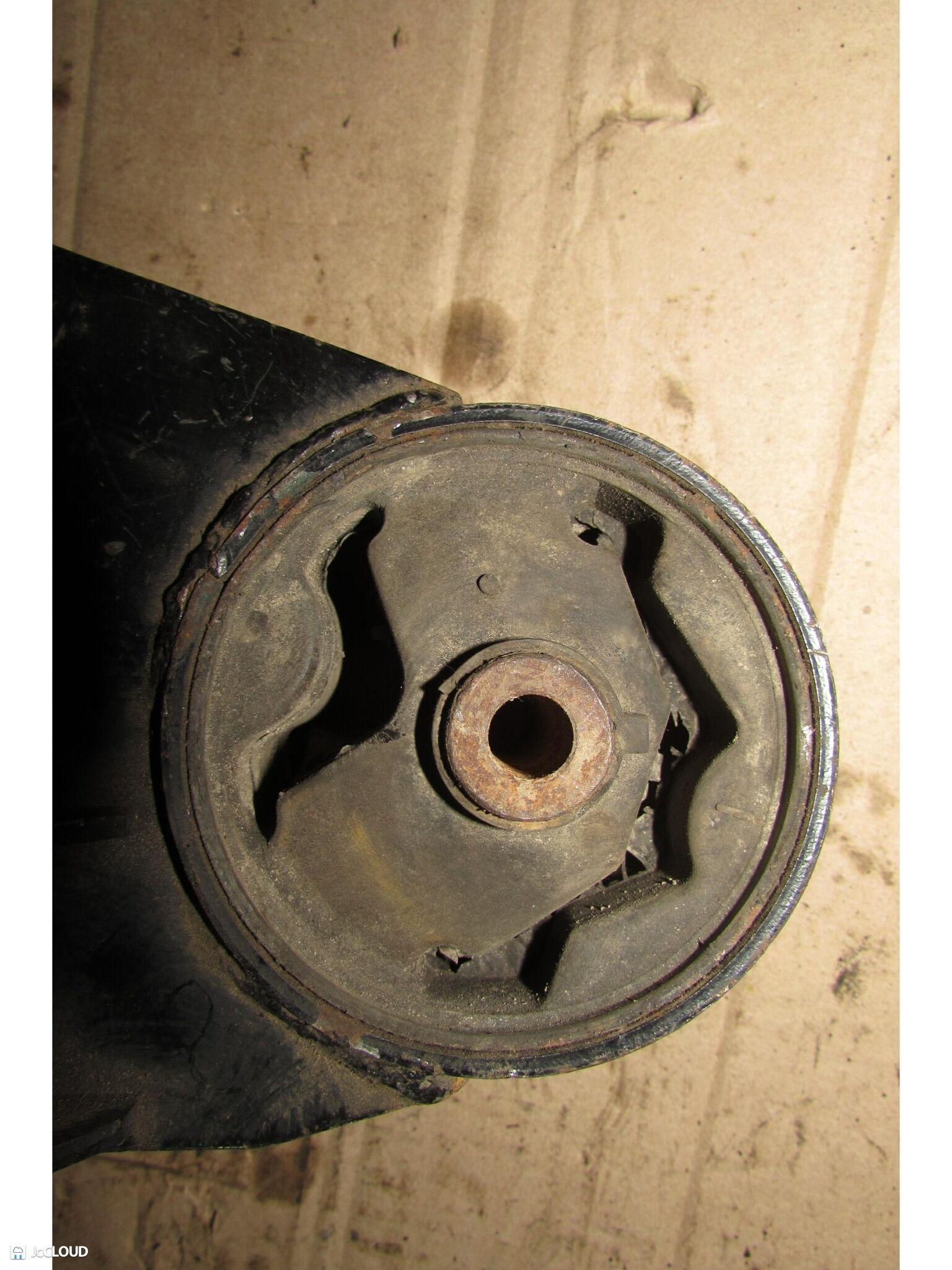 Подушка двигателя задняя SUZUKI WAGON R MH22S K6A 11710-58J00 3 ракурс
