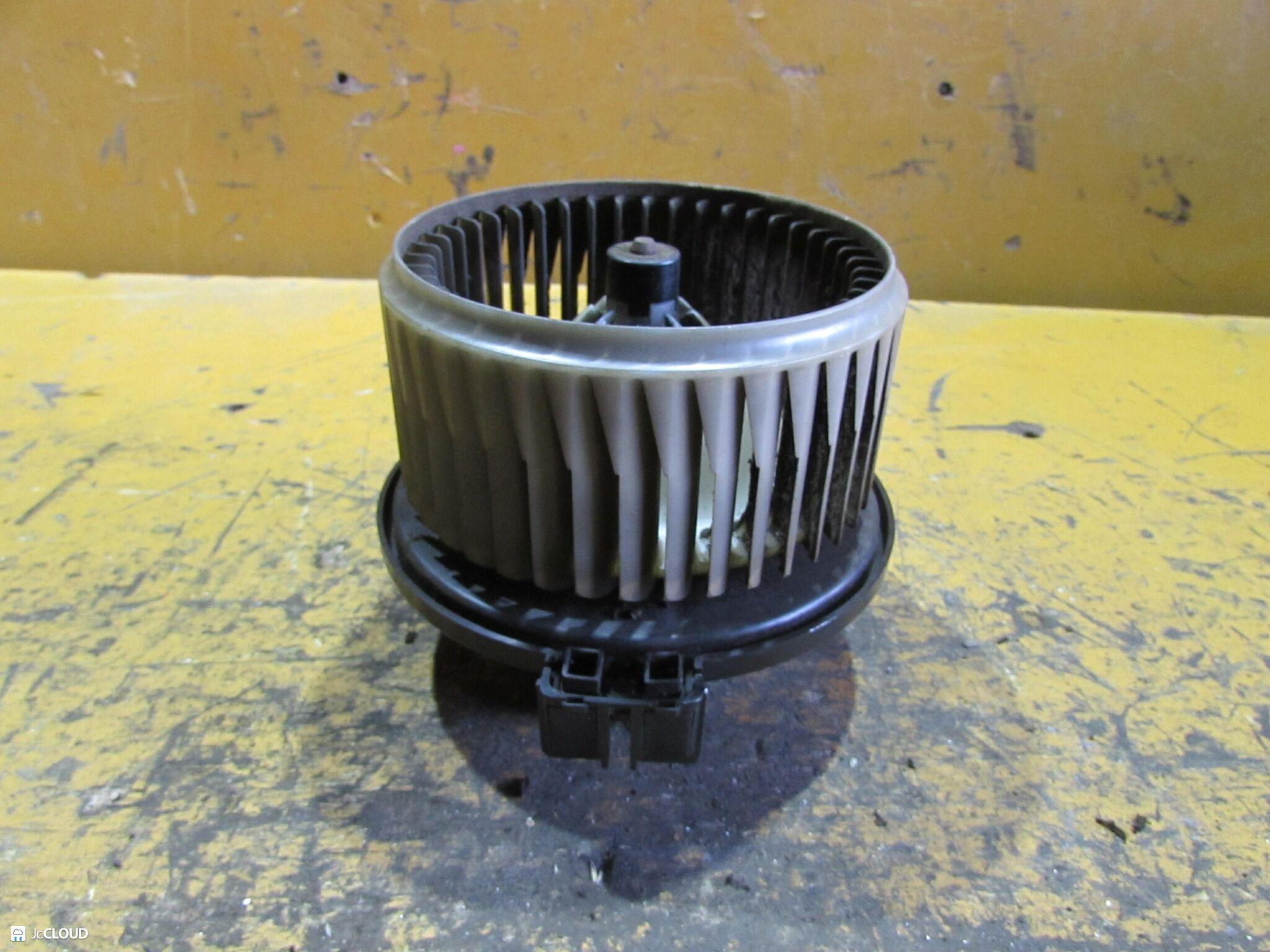 Мотор печки MITSUBISHI FUSO, FUSO FIGHTER K617H, FK71H, FK627, FK628, FK629, FK662, FK616H, FK603, FK612, FK615, FK616, FK617, FK618, FK619, FK, FK622, FK666, FK667, FK668, FK672, FK678, FK727, FK728, FL618, FL628, FL638 6M60, 6M61 2727005050 4 ракур