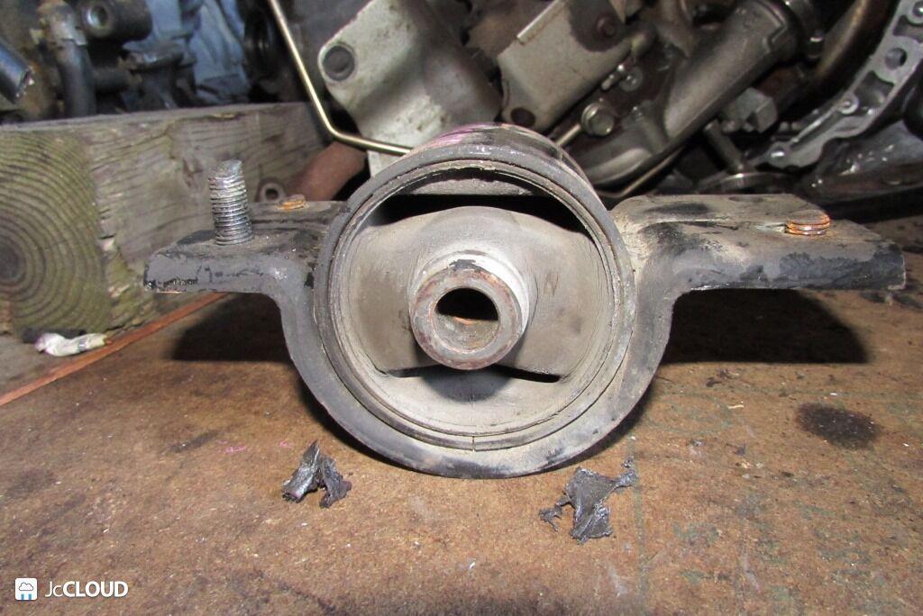 Подушка кпп NISSAN ATLAS W2H41, H40 BD30 - 3 ракурс