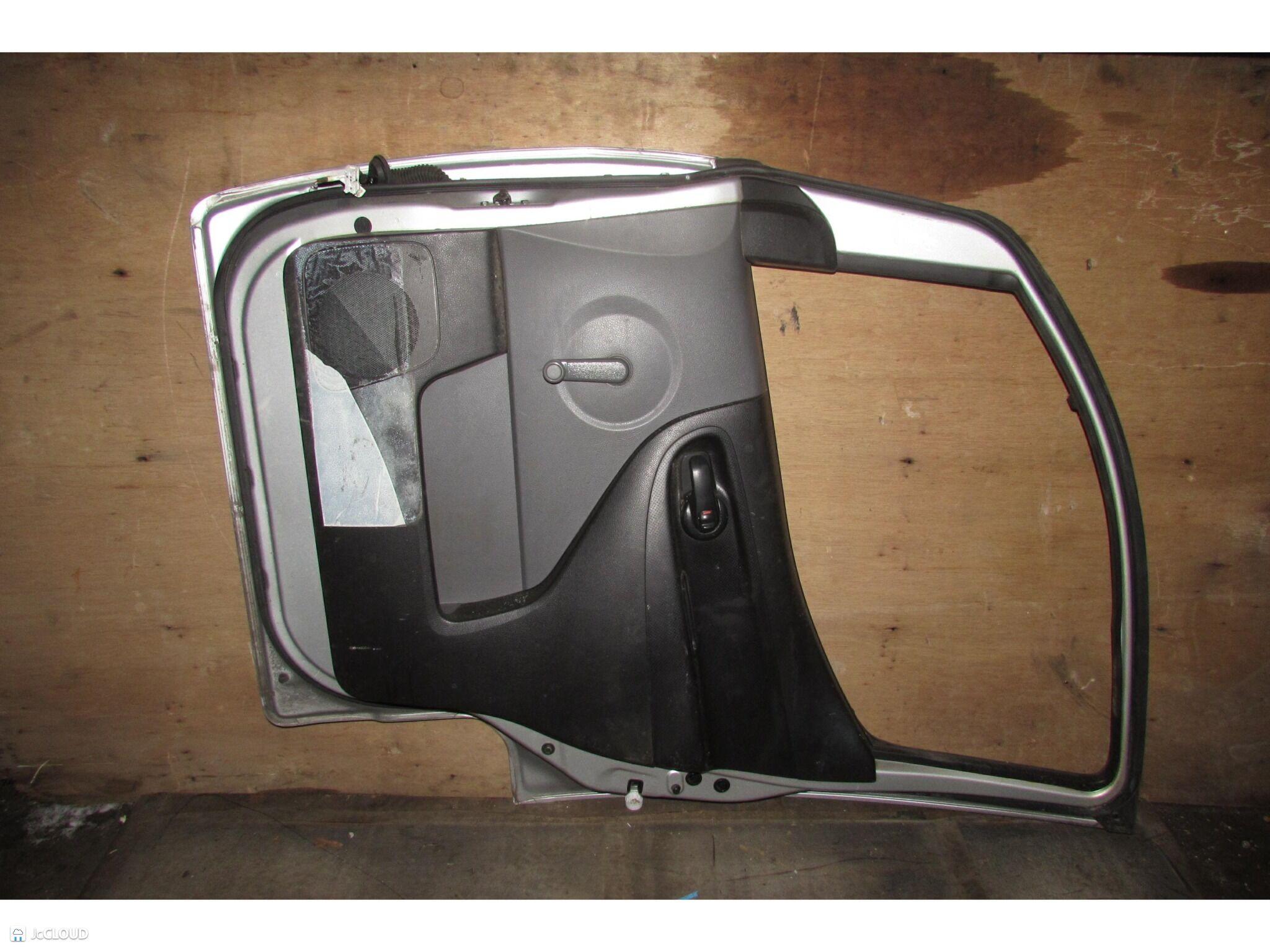 Дверь правая передняя NISSAN NV200 VM20 HR16DE 4 ракурс
