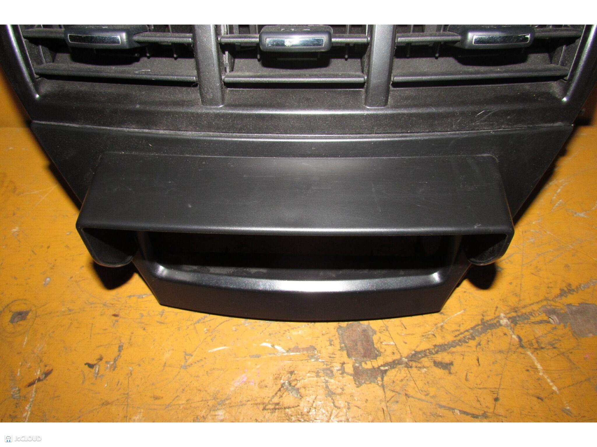 Консоль магнитофона TOYOTA PRIUS ALPHA ZVW40, ZVW41, ZFW41 2ZR-FXE 3 ракурс