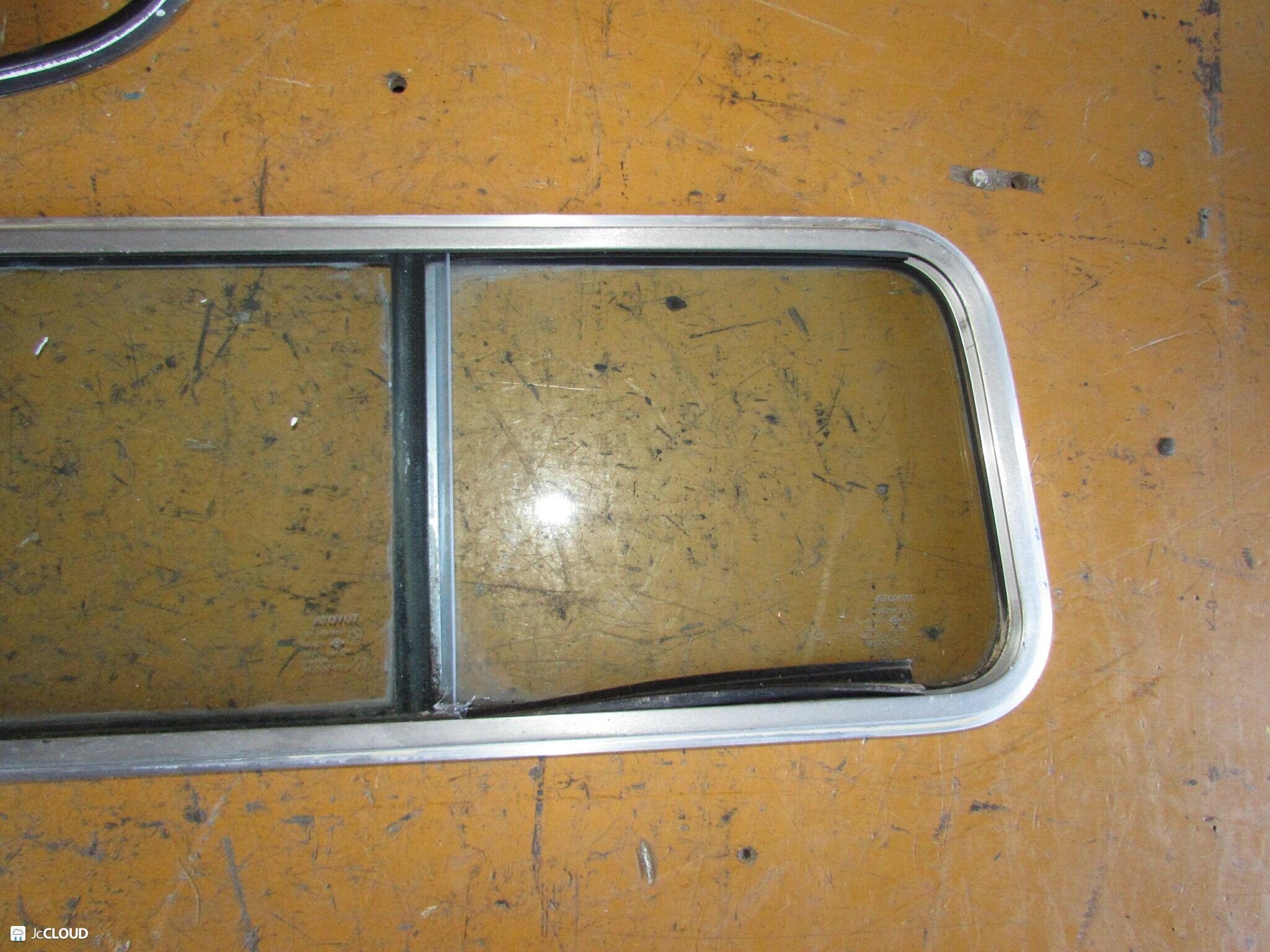 Стекло заднее заднее TOYOTA DYNA, HIACE LH80, LH85, LH90, LH95 2L, 3L 3 ракурс
