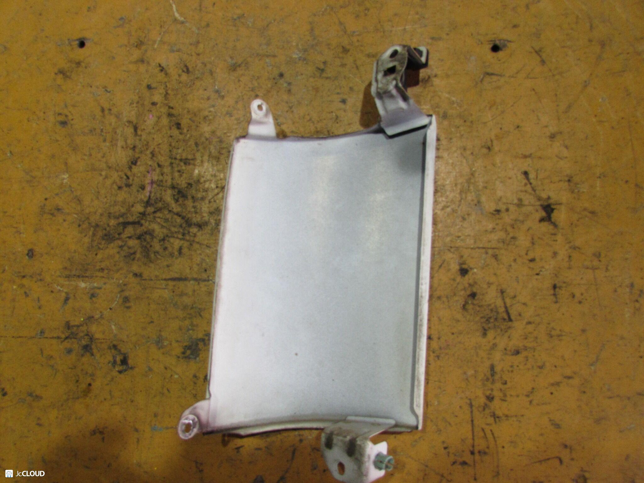 Щечка правая передняя TOYOTA, HINO DYNA, TOYOACE, DUTRO KDY220, KDY221, KDY230, KDY231, KDY240, KDY241, KDY251, KDY270, KDY271, KDY280, KDY281, KDY290, XZU346, XZU347, XZU348, XZU350, XZU351, XZU352, XZU354, DXZU362, XZU368, DXZU371, XZU372, XZU378, 