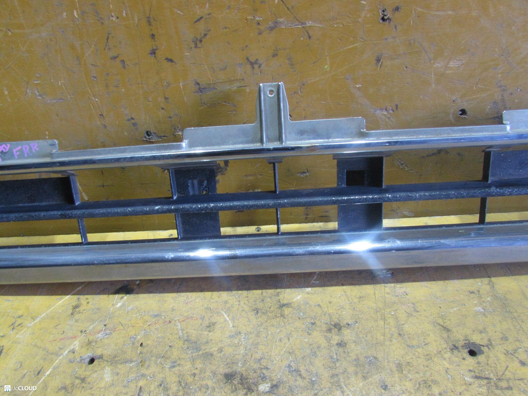 Решетка радиатора передняя ISUZU FORWARD FRR90, FRD90 4HK1 3 ракурс