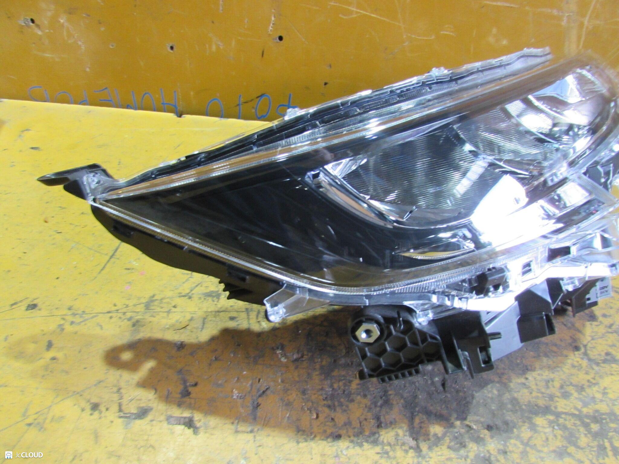 Фара правая передняя TOYOTA NOAH MZRA90W, MZRA95W, ZWR90W, ZWR95W 81110-V1020 4 ракурс