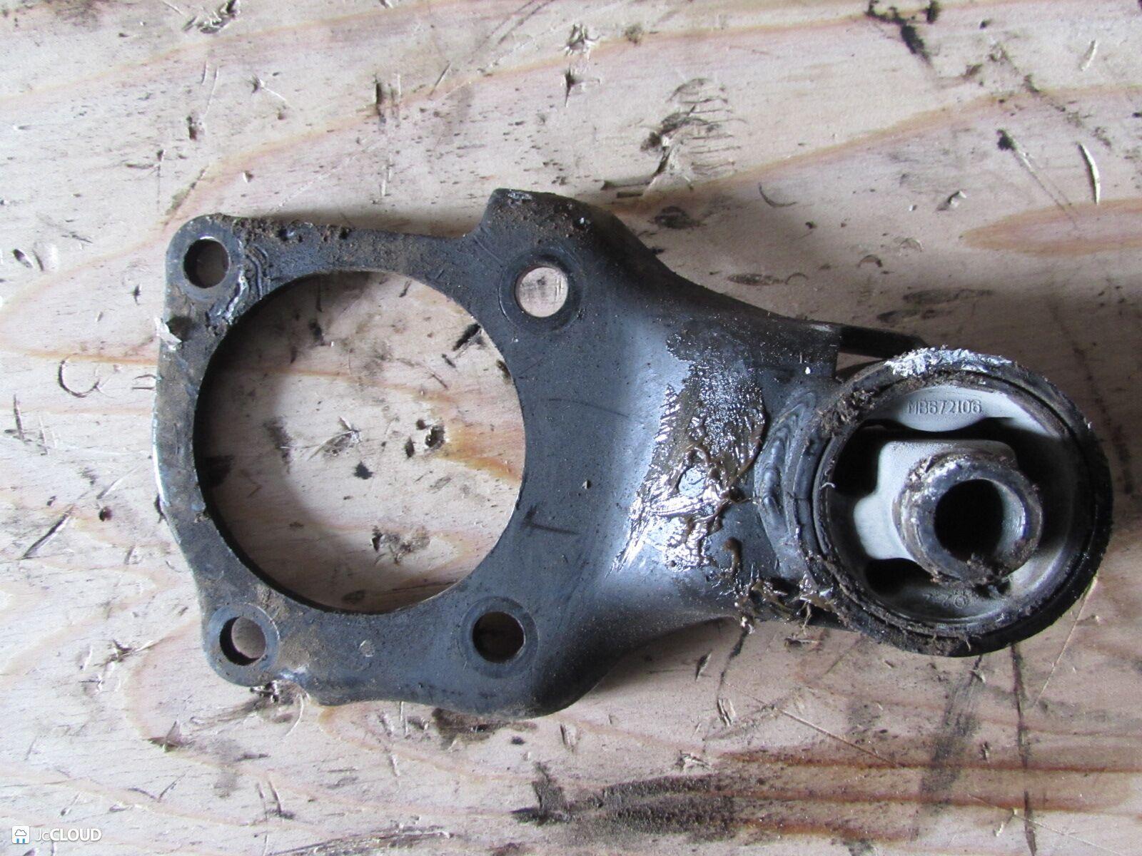 Подушка редуктора правая MITSUBISHI PAJERO MINI H58A 4A30T MB672106 1 ракурс