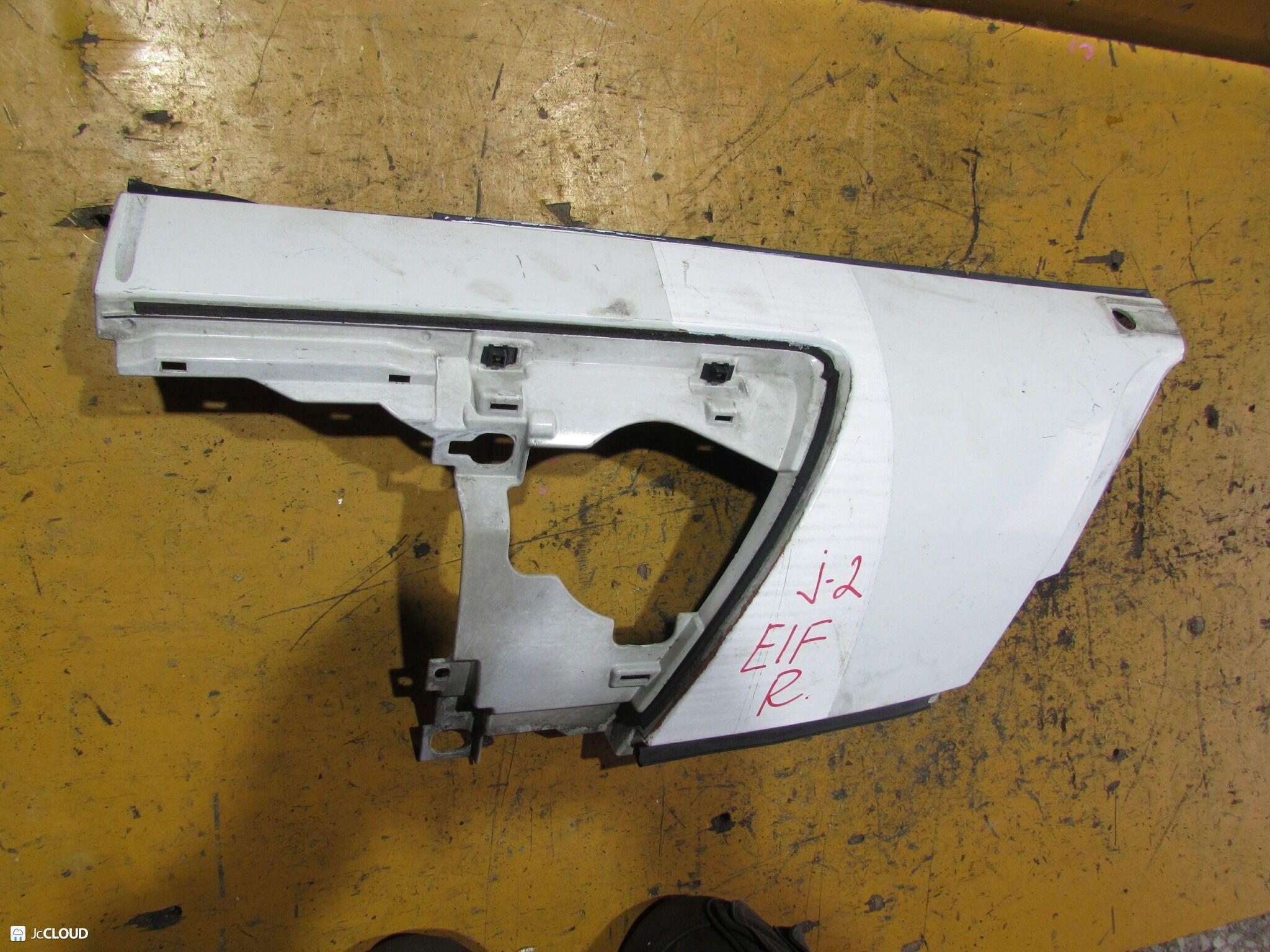 Щечка правая передняя ISUZU ELF NKR85AR, NPR85YN, NKR85A, NHS88A, NLR88AR, NJR85A, NKS85AN, NPR85AN, NHR85A, NLS88AR, NKR85R, NHR88A, NLR85A, NMS85AR, NKS85A, NPR82L, NMR85AR, NJS85A, NPS85AR, NPR85AR 4HK1E5NC, 4JZ1TCS, 4JJ1E5LD, 4JZ1TCH, 4HK1E5CC, 4