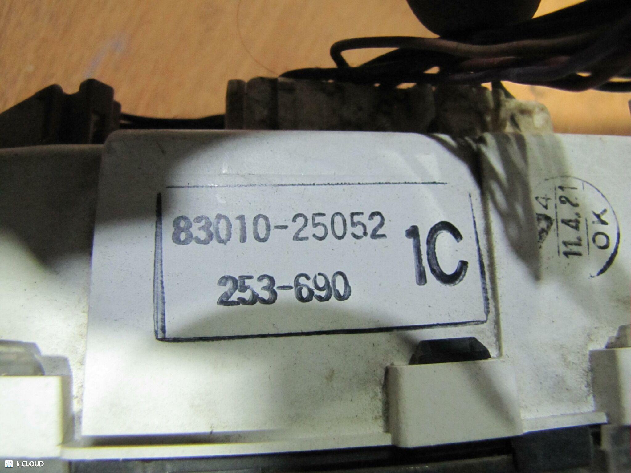 Спидометр TOYOTA DYNA, HIACE, TOYOACE LY211, LY111 3L, 5L 83010-25052 3 ракурс