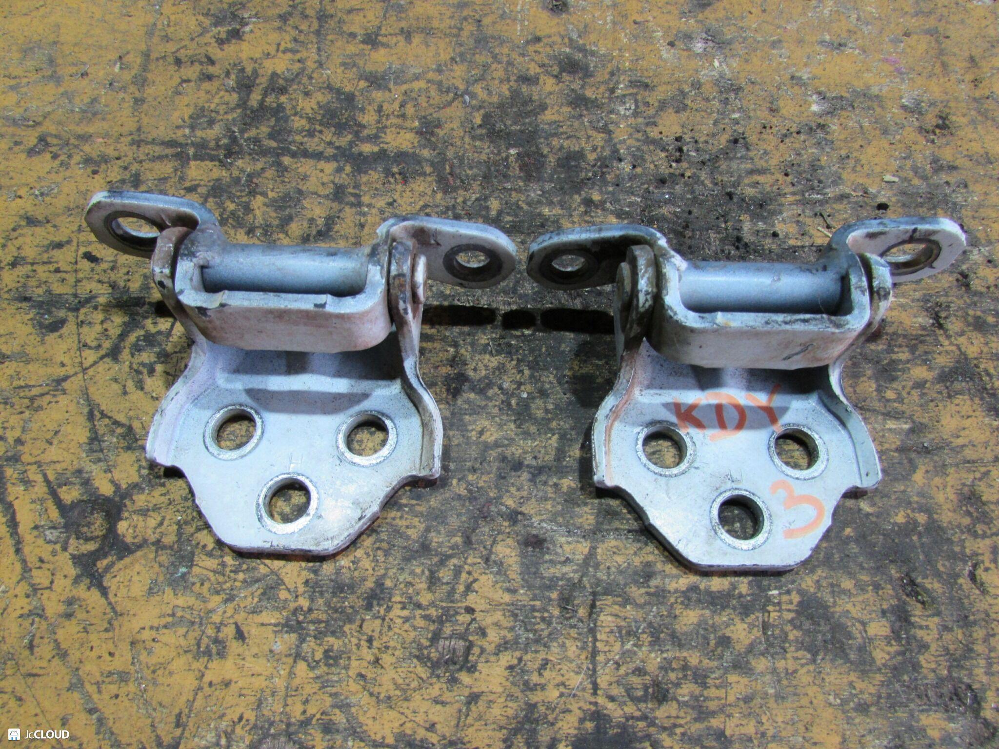 Петля дверная левая передняя TOYOTA, HINO DYNA, TOYOACE, DUTRO KDY220, KDY221, KDY230, KDY231, KDY240, KDY241, KDY250, KDY251, KDY260, KDY261, KDY270, KDY271, KDY280, KDY281, KDY290, LY220, LY230, LY240, LY270, LY280, LY290, RZY220, RZY230, RZY231, R