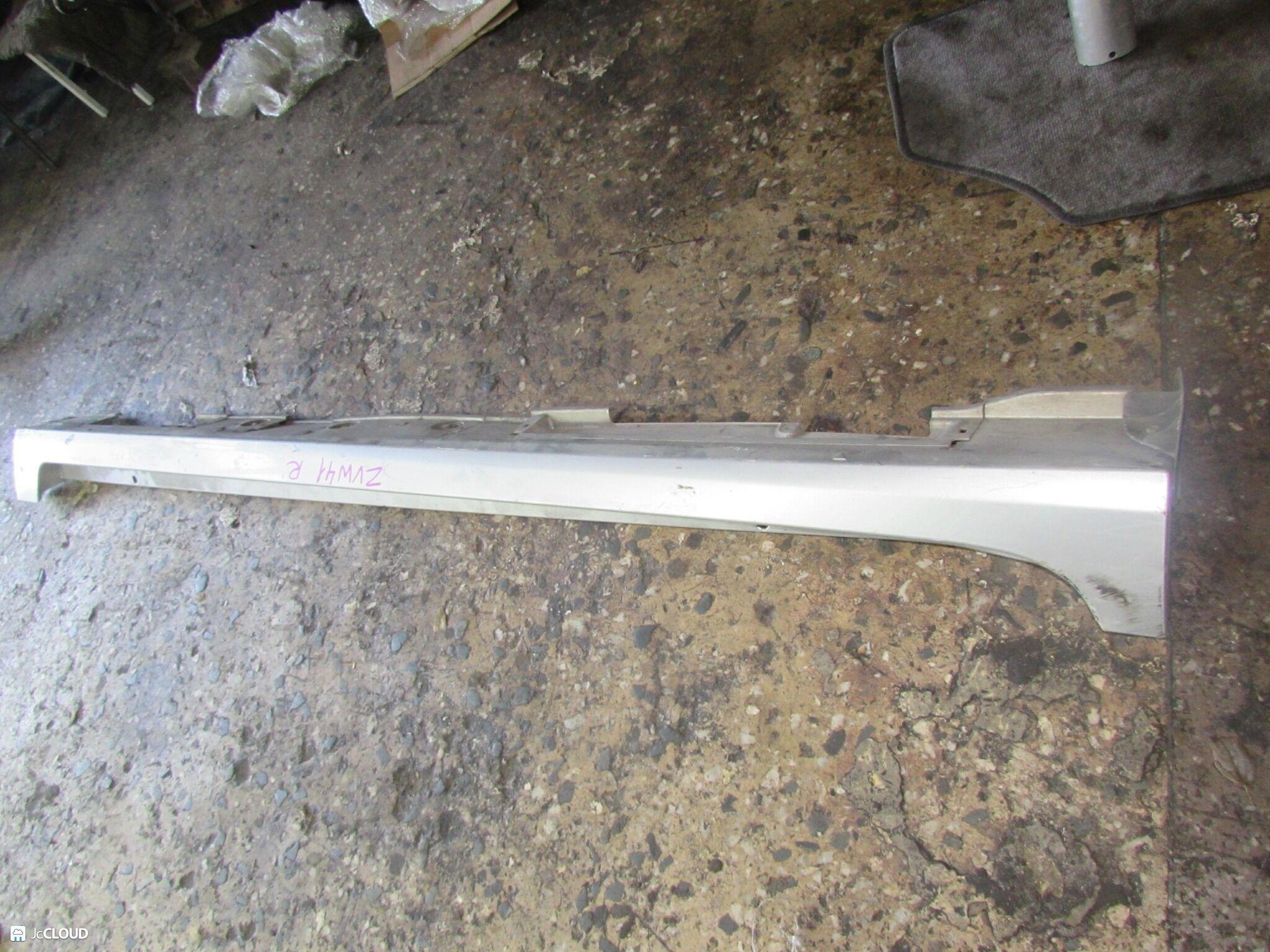 Порог правый TOYOTA PRIUS ALPHA ZVW40, ZVW41, ZFW41 7585047020 3 ракурс