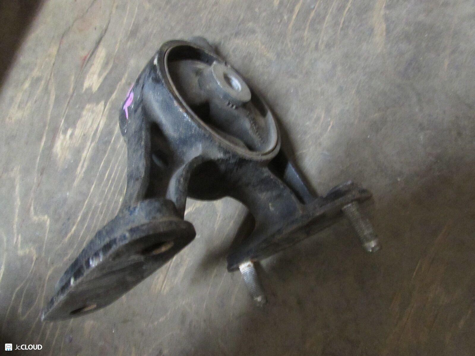 Подушка двигателя задняя TOYOTA ESTIMA GSR55W 2GRFSE 12371-31160 3 ракурс