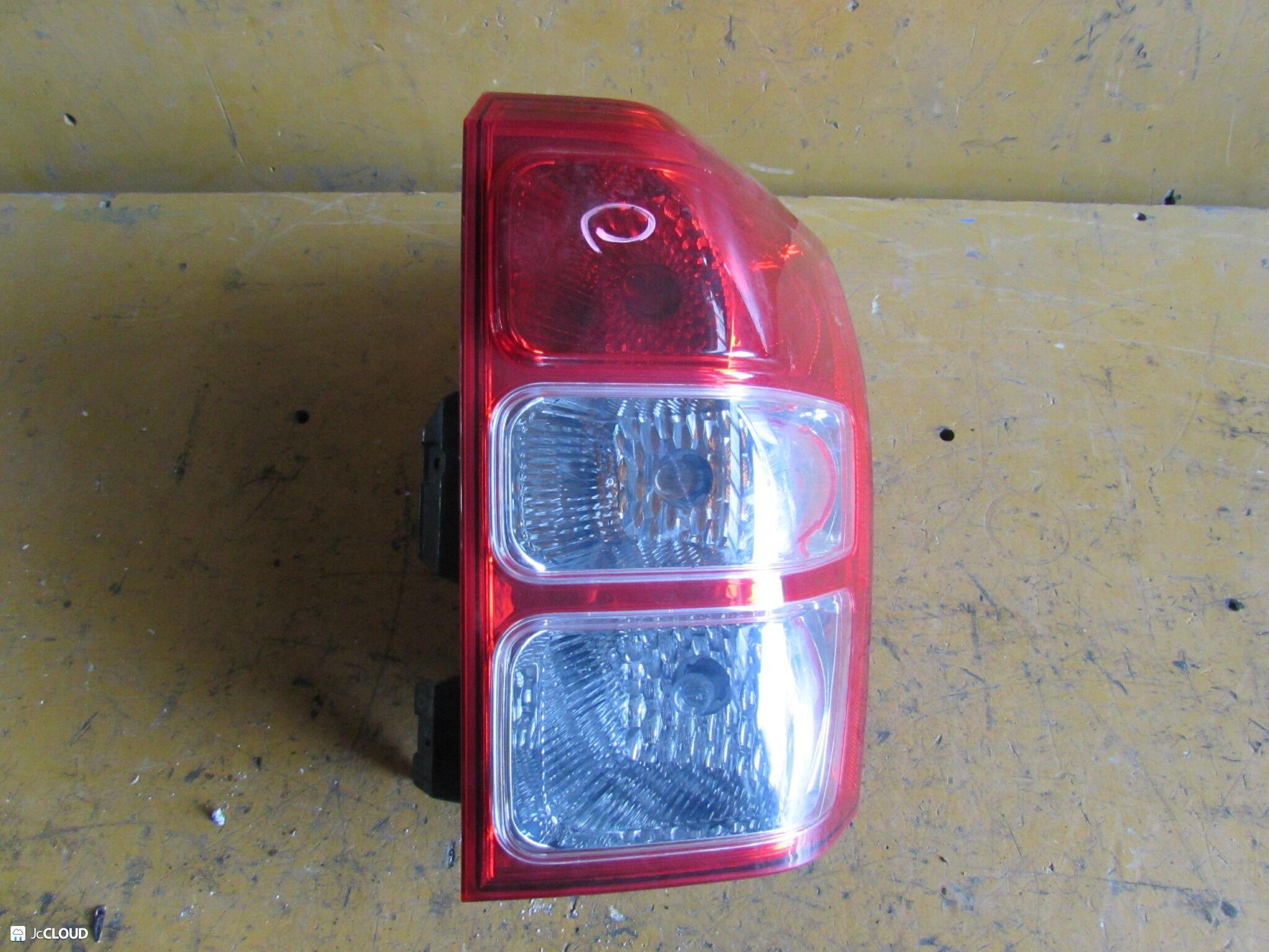 Стоп-сигнал правый задний SUZUKI ESCUDO TD54W, TDA4W, TD94W, TDB4W J20A, H27A, J24B 22059079 1 ракурс