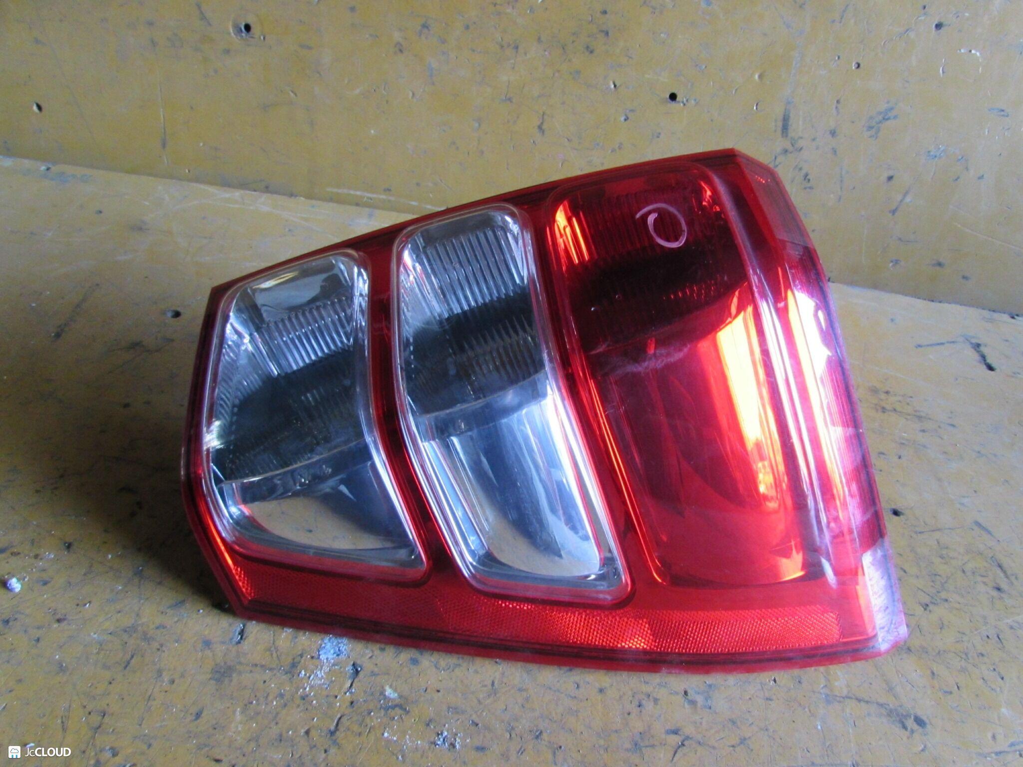 Стоп-сигнал правый задний SUZUKI ESCUDO TD54W, TDA4W, TD94W, TDB4W J20A, H27A, J24B 22059079 3 ракурс