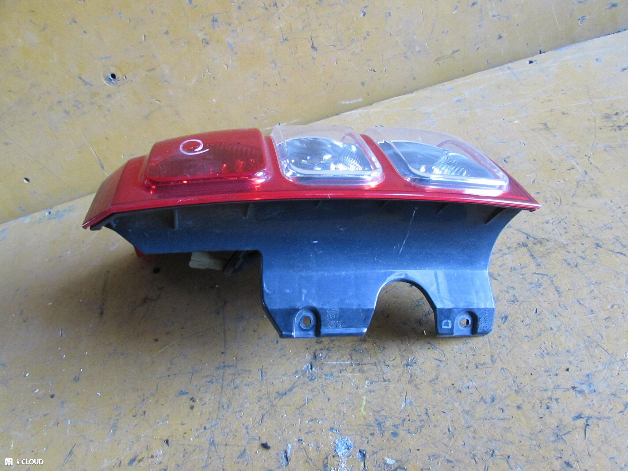 Стоп-сигнал правый задний SUZUKI ESCUDO TD54W, TDA4W, TD94W, TDB4W J20A, H27A, J24B 22059079 5 ракурс