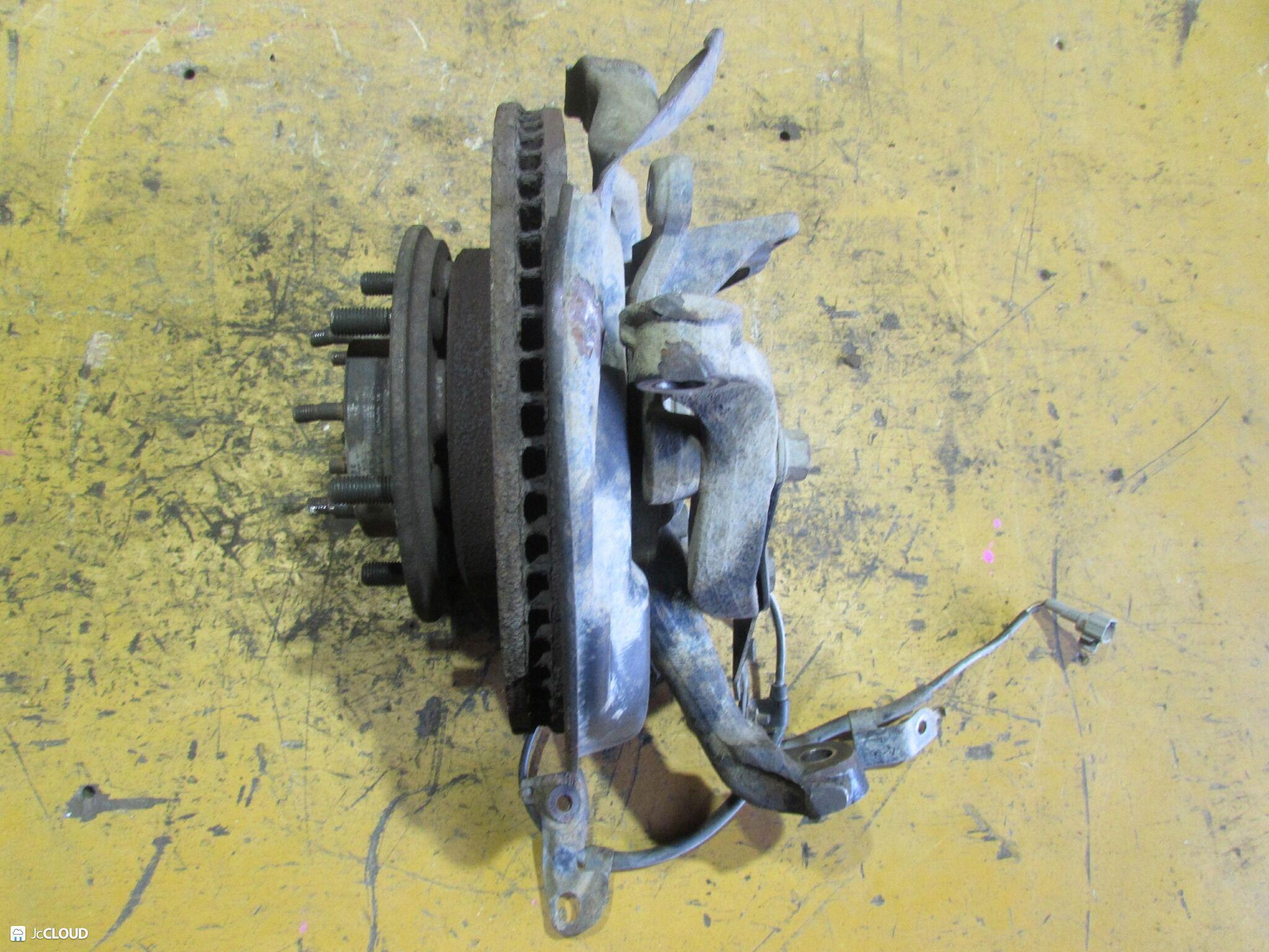 Ступица левая передняя TOYOTA DYNA, TOYOACE KDY270, KDY271, KDY280, KDY281, KDY290, LY270, LY280, LY290, RZY281, TRY281 1KDFTV, 1RZE, 2KDFTV, 5L 4WDABS 4 ракурс Ступица левая передняя TOYOTA DYNA, TOYOACE KDY270, KDY271, KDY280, KDY281, KDY290, LY270, LY280, LY290, RZY281, TRY281 1KDFTV, 1RZE, 2KDFTV, 5L 4WDABS 4 ракурс