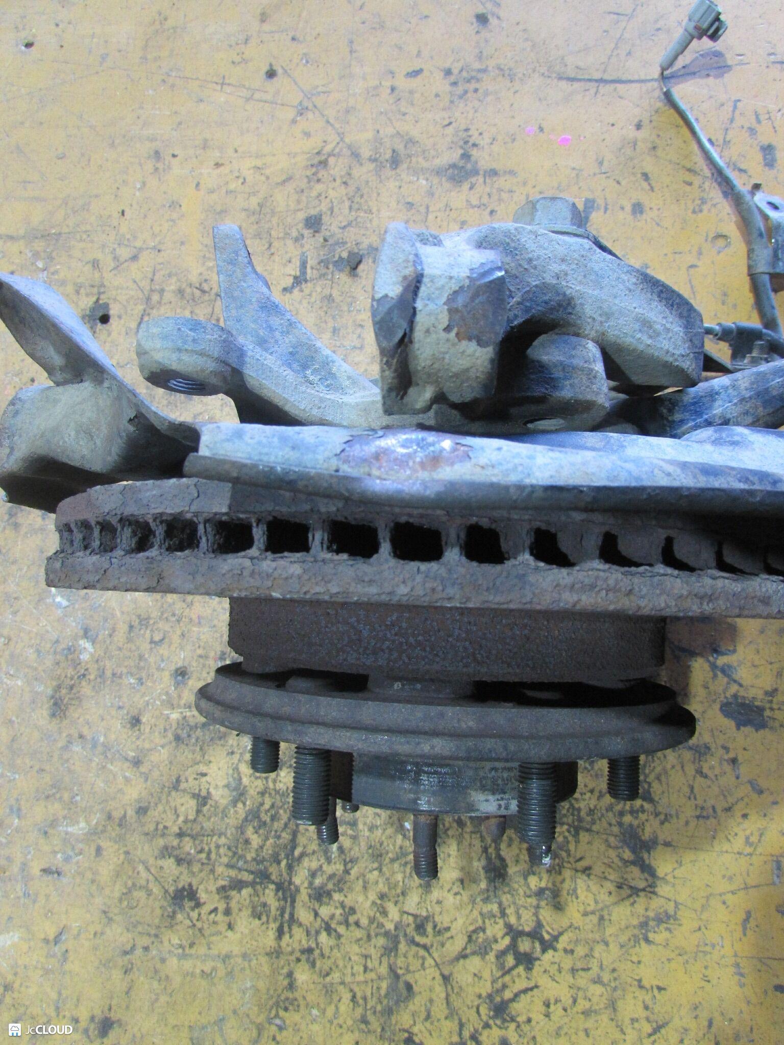 Ступица левая передняя TOYOTA DYNA, TOYOACE KDY270, KDY271, KDY280, KDY281, KDY290, LY270, LY280, LY290, RZY281, TRY281 1KDFTV, 1RZE, 2KDFTV, 5L 4WDABS 5 ракурс Ступица левая передняя TOYOTA DYNA, TOYOACE KDY270, KDY271, KDY280, KDY281, KDY290, LY270, LY280, LY290, RZY281, TRY281 1KDFTV, 1RZE, 2KDFTV, 5L 4WDABS 5 ракурс