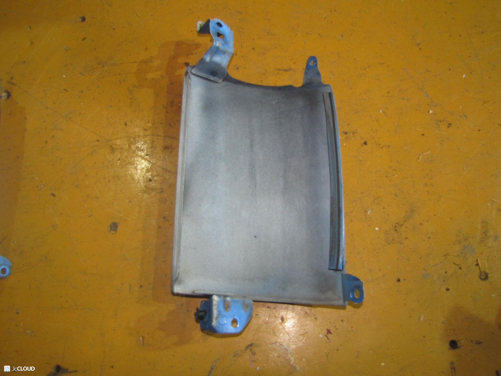 Щечка левая передняя TOYOTA, HINO DYNA, TOYOACE, DUTRO KDY220, KDY221, KDY230, KDY231, KDY240, KDY241, KDY251, KDY270, KDY271, KDY280, KDY281, KDY290, XZU346, XZU347, XZU348, XZU350, XZU351, XZU352, XZU354, DXZU362, XZU368, DXZU371, XZU372, XZU378, X