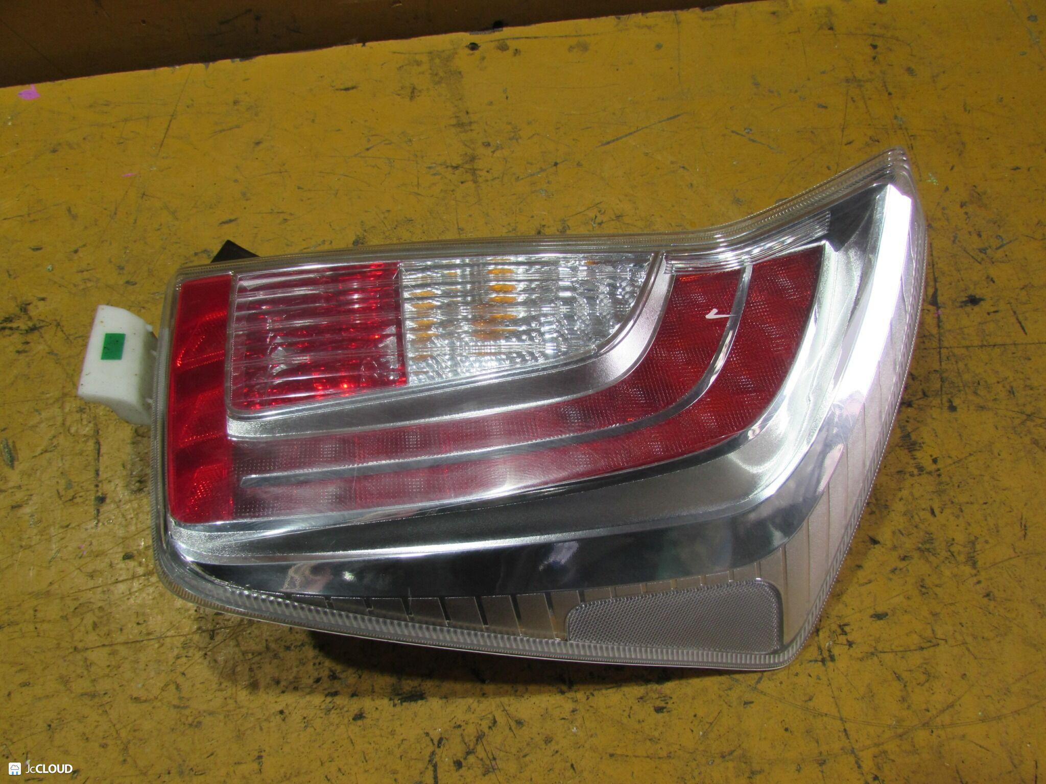 Стоп-сигнал правый задний TOYOTA PRIUS ZVW30, ZVW30L, ZVW35 2ZRFXE 47-56 3 ракурс