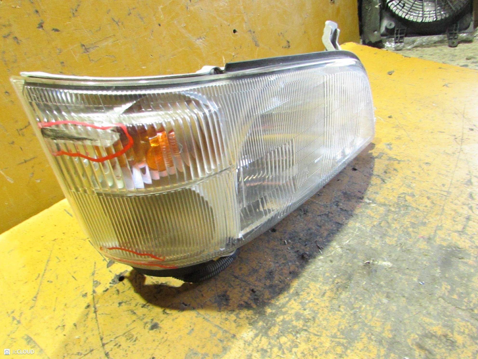 Фара правая передняя TOYOTA, HINO DYNA, TOYOACE, DUTRO KDY220, KDY221, KDY230, KDY231, KDY240, KDY241, KDY250, KDY251, KDY260, KDY261, KDY270, KDY271, KDY280, KDY281, KDY290, LY220, LY230, LY240, LY270, LY280, LY290, RZY220, RZY230, RZY231, RZY281, T
