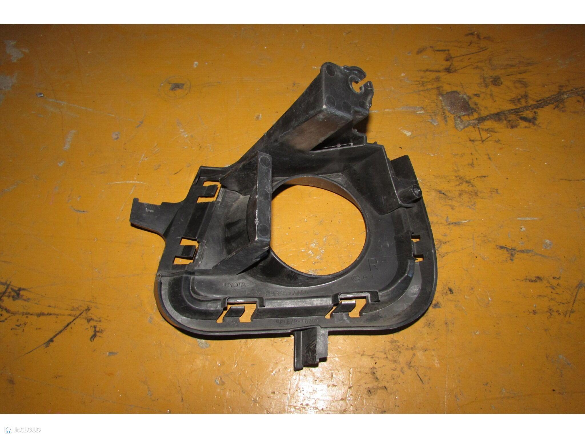 Ободок туманки правый передний TOYOTA AQUA NHP10 1NZFXE 81481-52450 3 ракурс