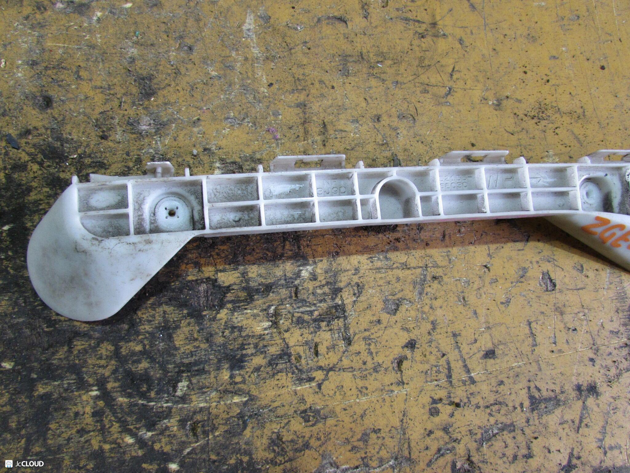 Крепление бампера правое заднее TOYOTA WISH ZGE20, ZGE21, ZGE22, ZGE25 52155-68030 3 ракурс