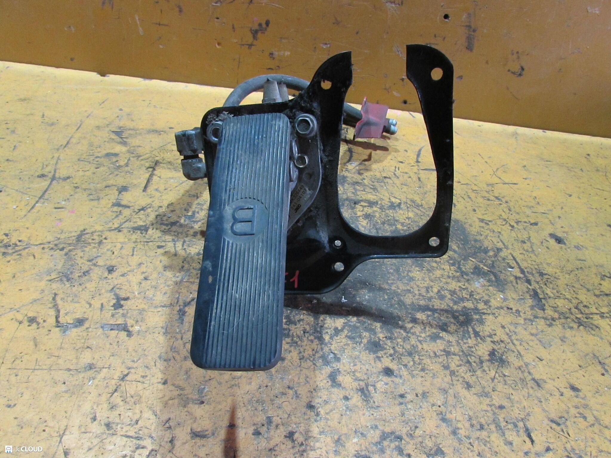 Педаль тормоза MITSUBISHI FUSO, FUSO FIGHTER K617H, FK71H, FK627, FK628, FK629, FK662, FK616H, FK603, FK612, FK615, FK616, FK617, FK618, FK619, FK, FK622, FK666, FK667, FK668, FK672, FK678, FK727, FK728, FL618, FL628, FL638 6M61, 6M60T MK326449 1 рак