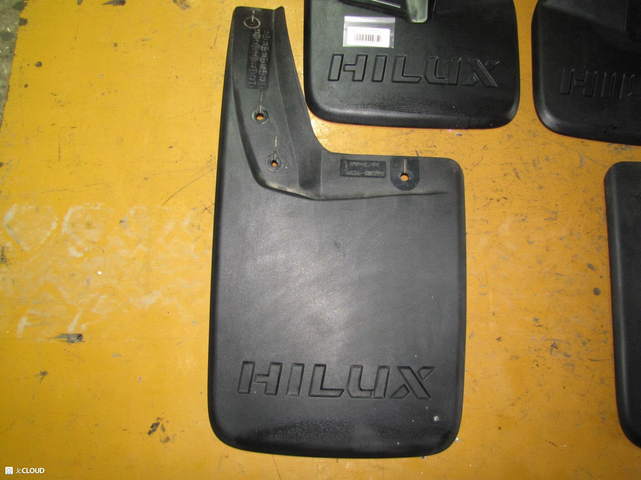Брызговик левый задний TOYOTA HILUX GGN125, GUN125, GUN126, GUN135, GUN136 3 ракурс
