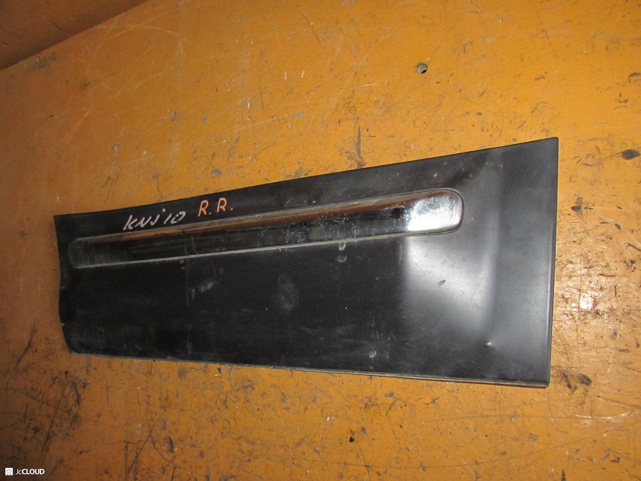 Накладка на дверь правая задняя NISSAN DUALIS J10, KJ10, KNJ10, NJ10 MR20DE 82870JD05A 3 ракурс