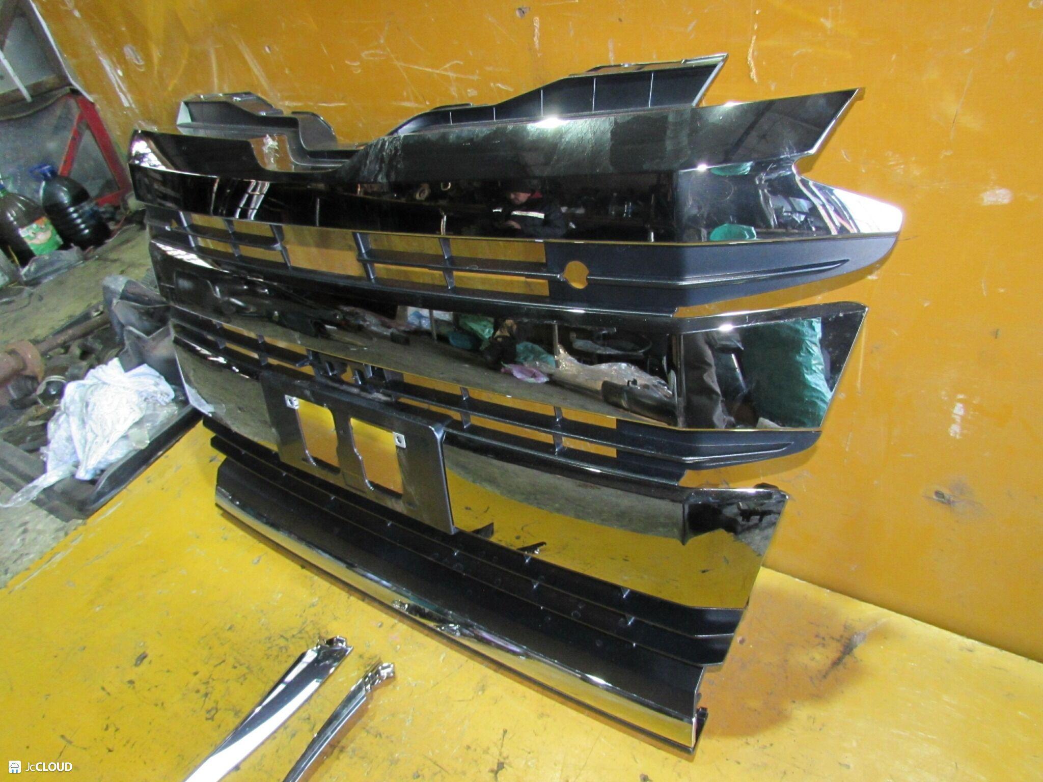 Решетка радиатора передняя TOYOTA NOAH MZRA90W, MZRA95W, ZWR90W, ZWR95W 2ZRFXE, M20AFKS 53101V1020, 53123V1010 3 ракурс