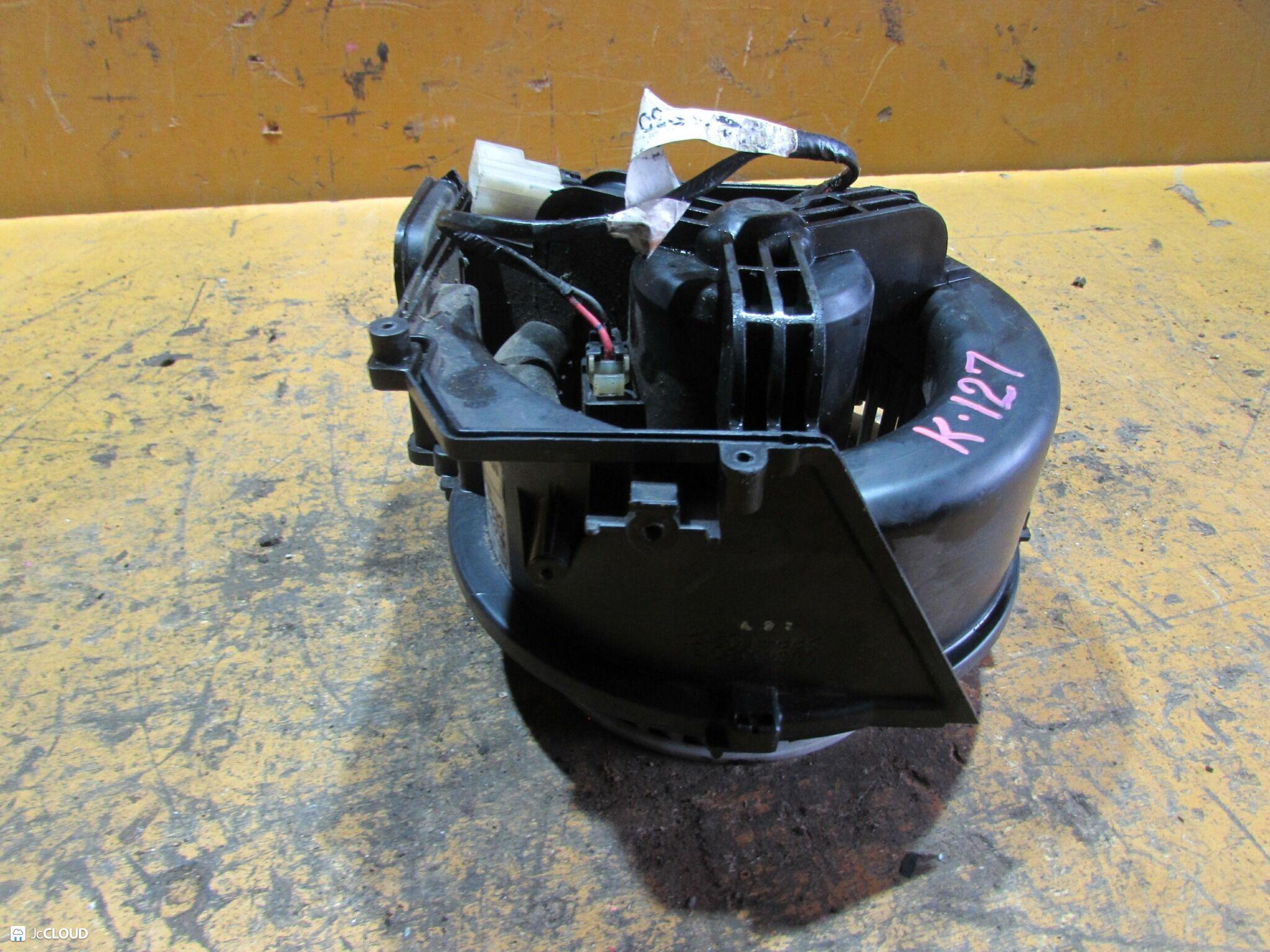 Мотор печки MITSUBISHI CANTER, FUSO FE72, FG72D, FE72DEV, FE70EB, FE71CBD 4M51, 4M50 MK427773 2 ракурс Мотор печки MITSUBISHI CANTER, FUSO FE72, FG72D, FE72DEV, FE70EB, FE71CBD 4M51, 4M50 MK427773 2 ракурс
