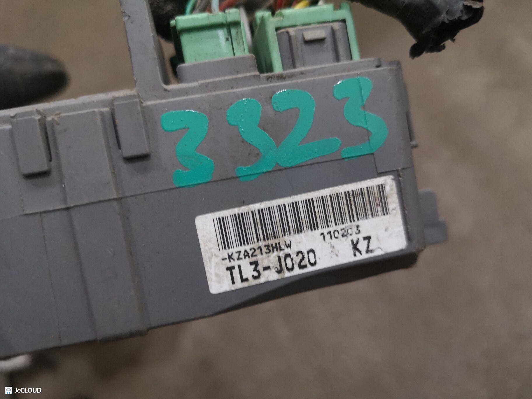 Блок предохранителей HONDA ACCORD CW1, CU1 R20A 38200-TL3-J02 4 ракурс