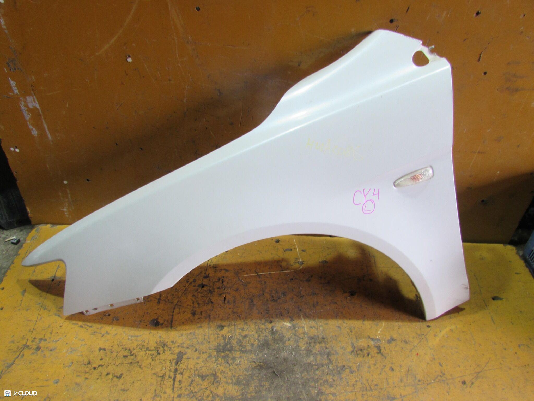 Крыло левое переднее MITSUBISHI GALANT FORTIS CX3A, CY2A, CY1A, CX1A, CX2A, CY8A, CX8A, CY9A, CX9A, CX5A, CY5A, CX6A, CX4A, CY3A, CY6A, CY4A 1 ракурс