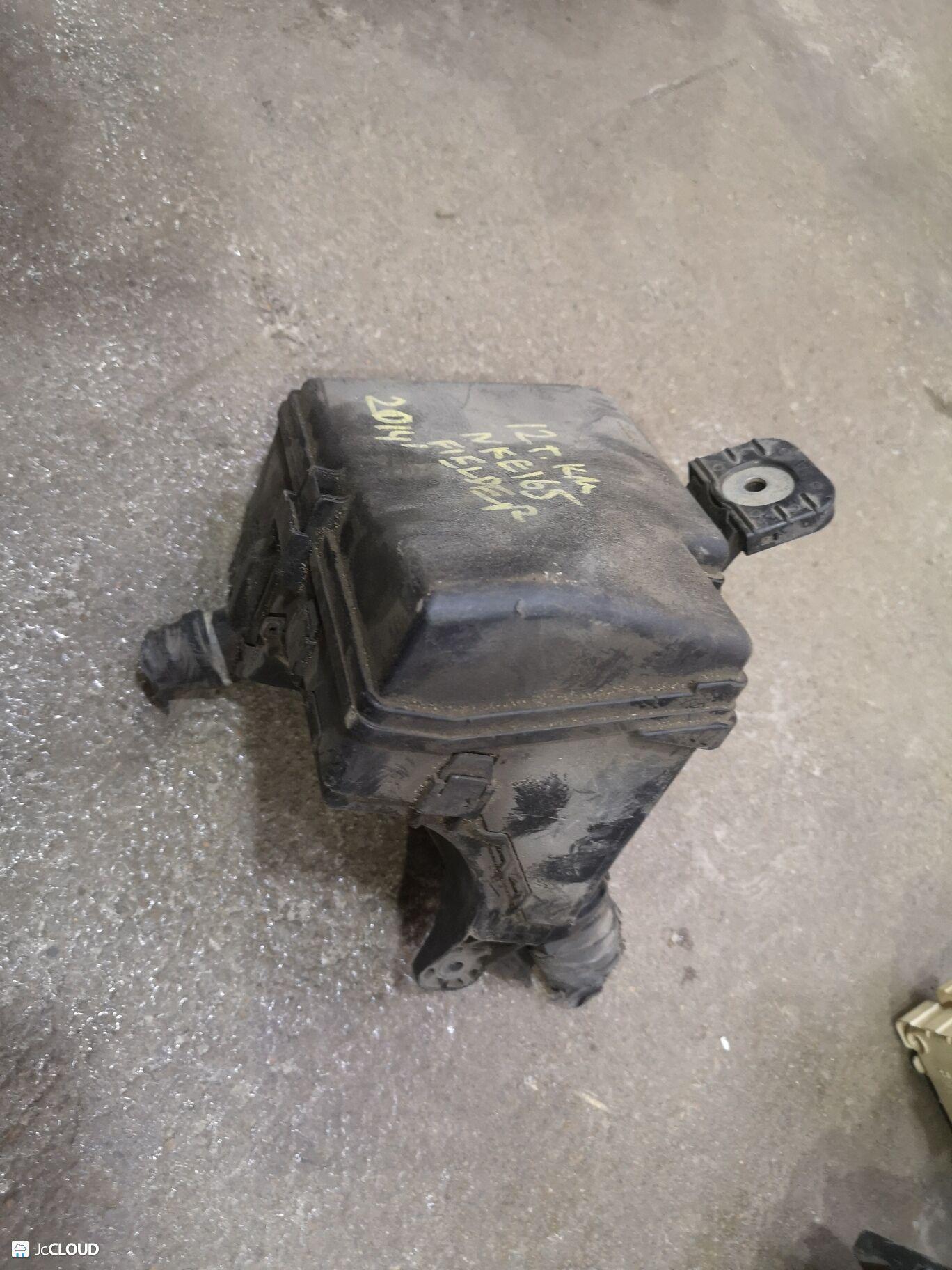 Блок предохранителей TOYOTA COROLLA FIELDER NKE165 1NZFXE 1 ракурс