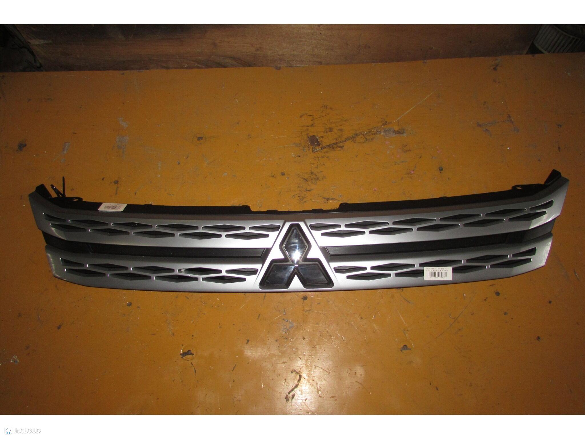 Решетка радиатора левая MITSUBISHI DELICA D5 CV5W, CV4W, CV2W, CV1W 7450B123 1 ракурс
