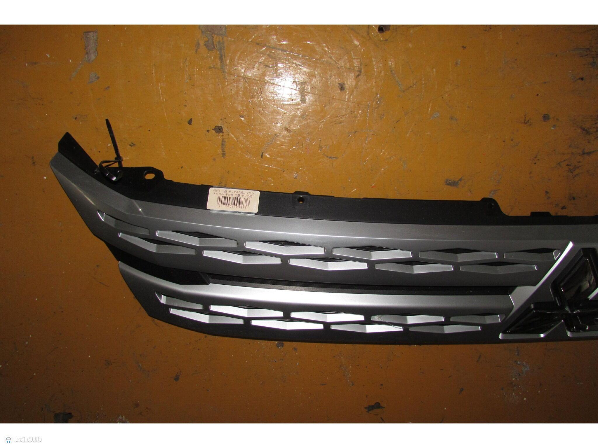 Решетка радиатора левая MITSUBISHI DELICA D5 CV5W, CV4W, CV2W, CV1W 7450B123 2 ракурс