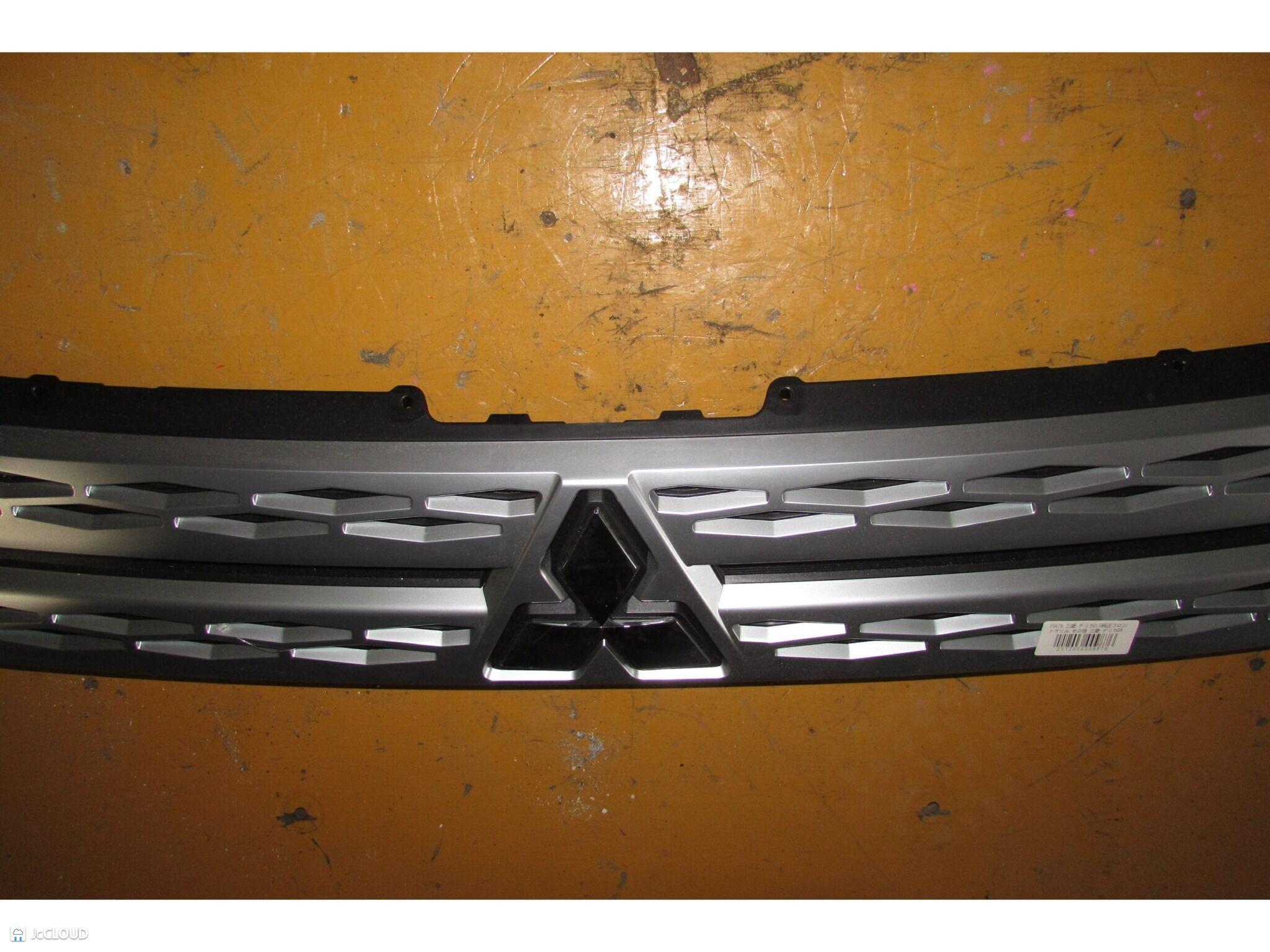 Решетка радиатора левая MITSUBISHI DELICA D5 CV5W, CV4W, CV2W, CV1W 7450B123 3 ракурс