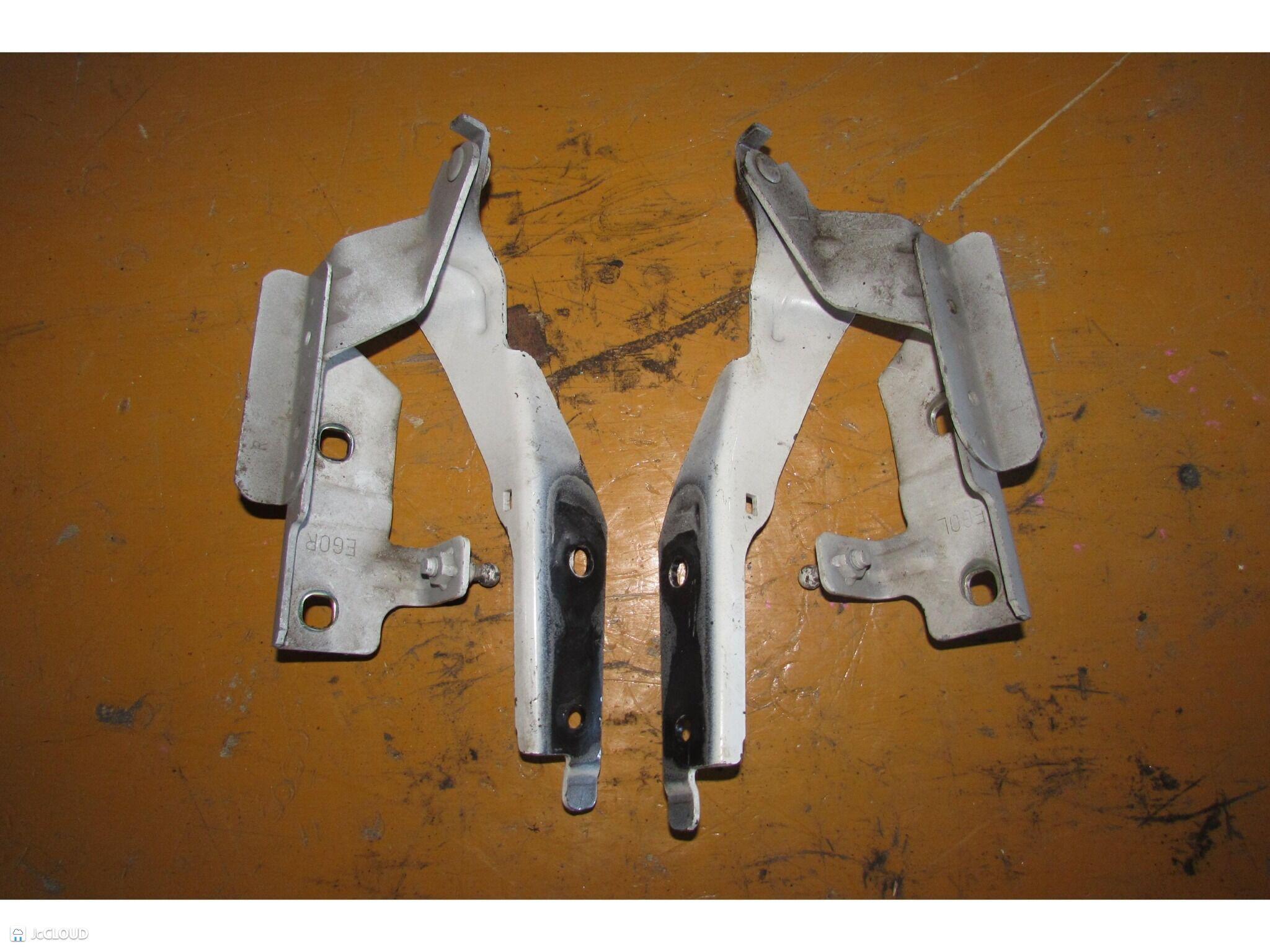 Петля капота NISSAN FUGA PY50, Y50, GY50, PNY50 VQ35HR, VQ25HR, VQ35DE 65400EG000 2 ракурс