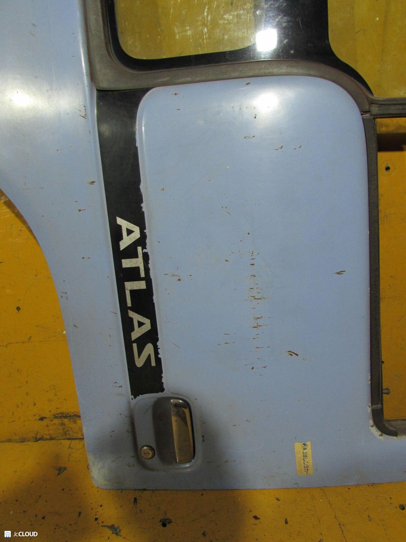 Дверь левая передняя NISSAN ATLAS H2F23, H4F23, J2F23, K2F23, K4F23, M2F23, M4F23, N2F23, N4F23, P2F23, P4F23 TD27, KA20, QD32 12V 4 ракурс Дверь левая передняя NISSAN ATLAS H2F23, H4F23, J2F23, K2F23, K4F23, M2F23, M4F23, N2F23, N4F23, P2F23, P4F23 TD27, KA20, QD32 12V 4 ракурс