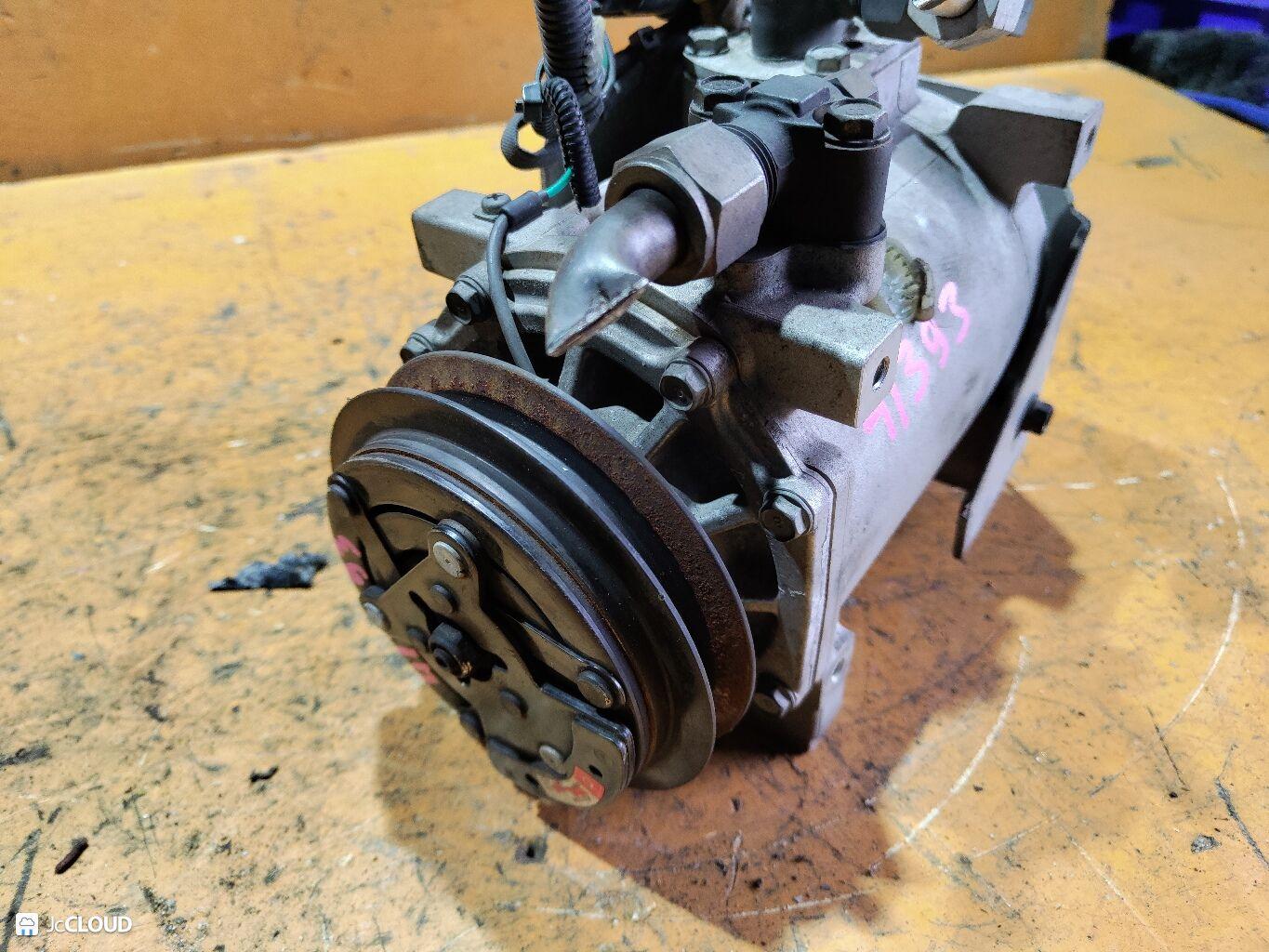Рефкомпрессор ISUZU, MITSUBISHI ELF, FUSO, FUSO FIGHTER NLR85AR, NKR85, NKS85A, FK61, FK64, FK72, FK74, FK71, FK65Y 4JJ1, 4M61 CSA150 3 ракурс Рефкомпрессор ISUZU, MITSUBISHI ELF, FUSO, FUSO FIGHTER NLR85AR, NKR85, NKS85A, FK61, FK64, FK72, FK74, FK71, FK65Y 4JJ1, 4M61 CSA150 3 ракурс