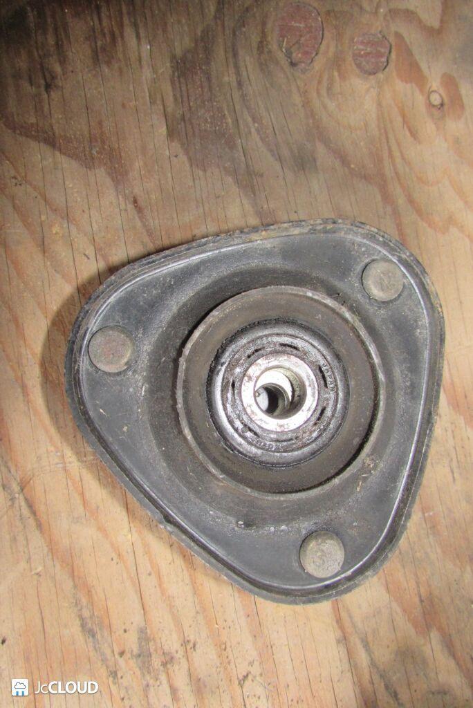 Опора стойки передний MITSUBISHI PAJERO IO H66W, H76W - - 2 ракурс