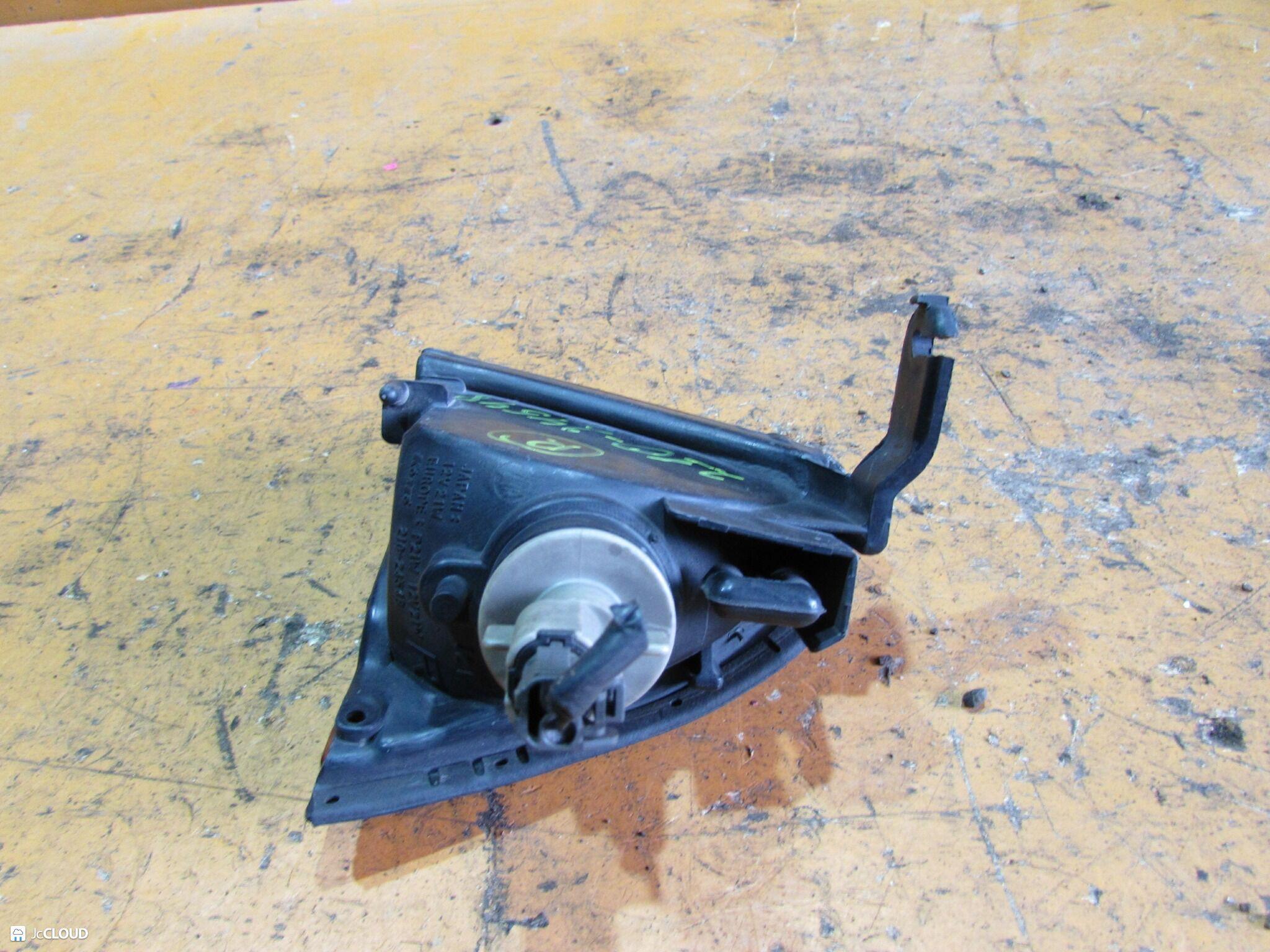 Габарит правый передний NISSAN AVENIR W10, PNW10, PW10, SW10, VENW10, VEW10, VSW10 210-24548 3 ракурс