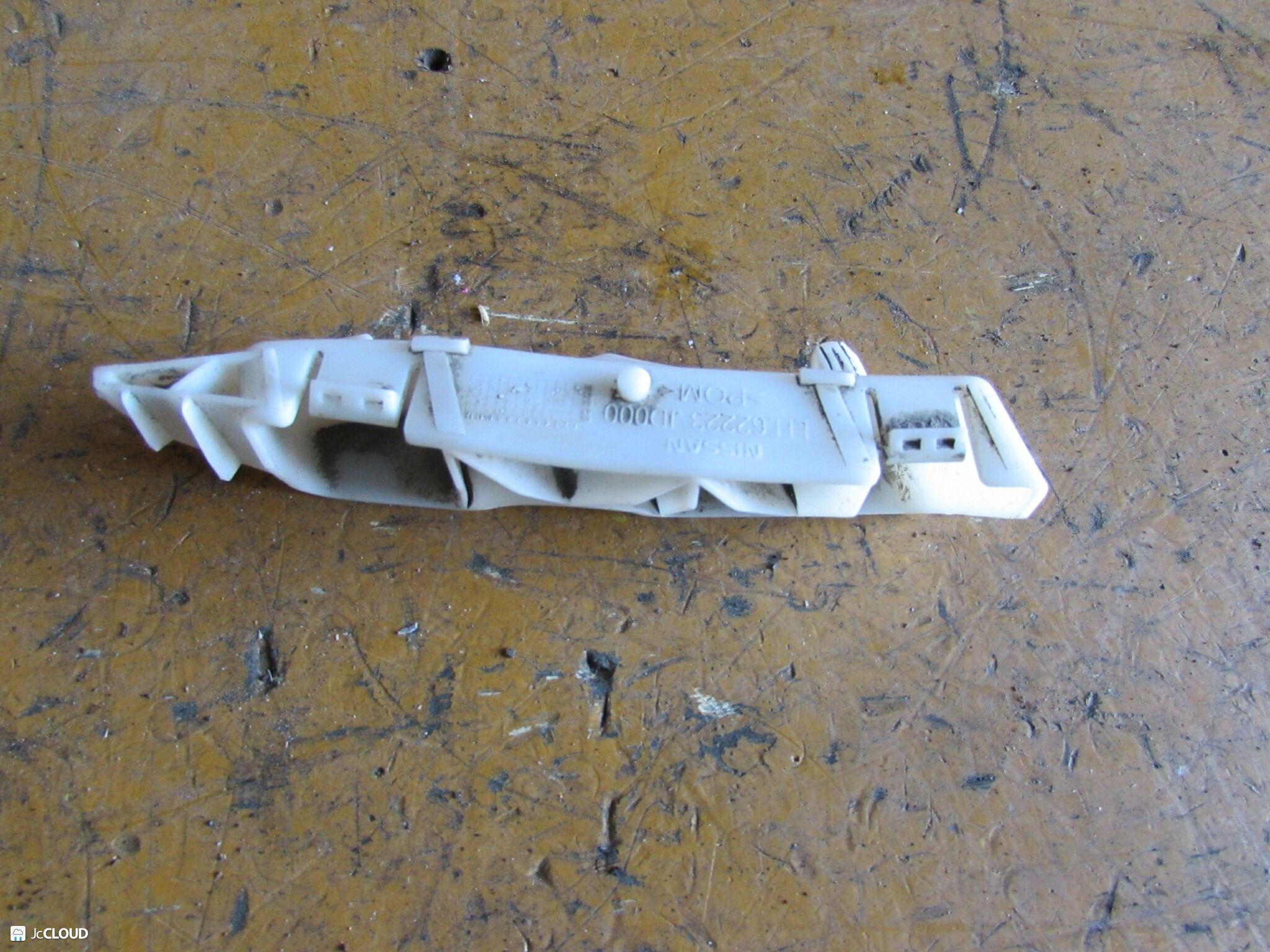 Крепление бампера левое переднее NISSAN DUALIS J10, KJ10, KNJ10, NJ10 MR20DE 62223JD000 2 ракурс